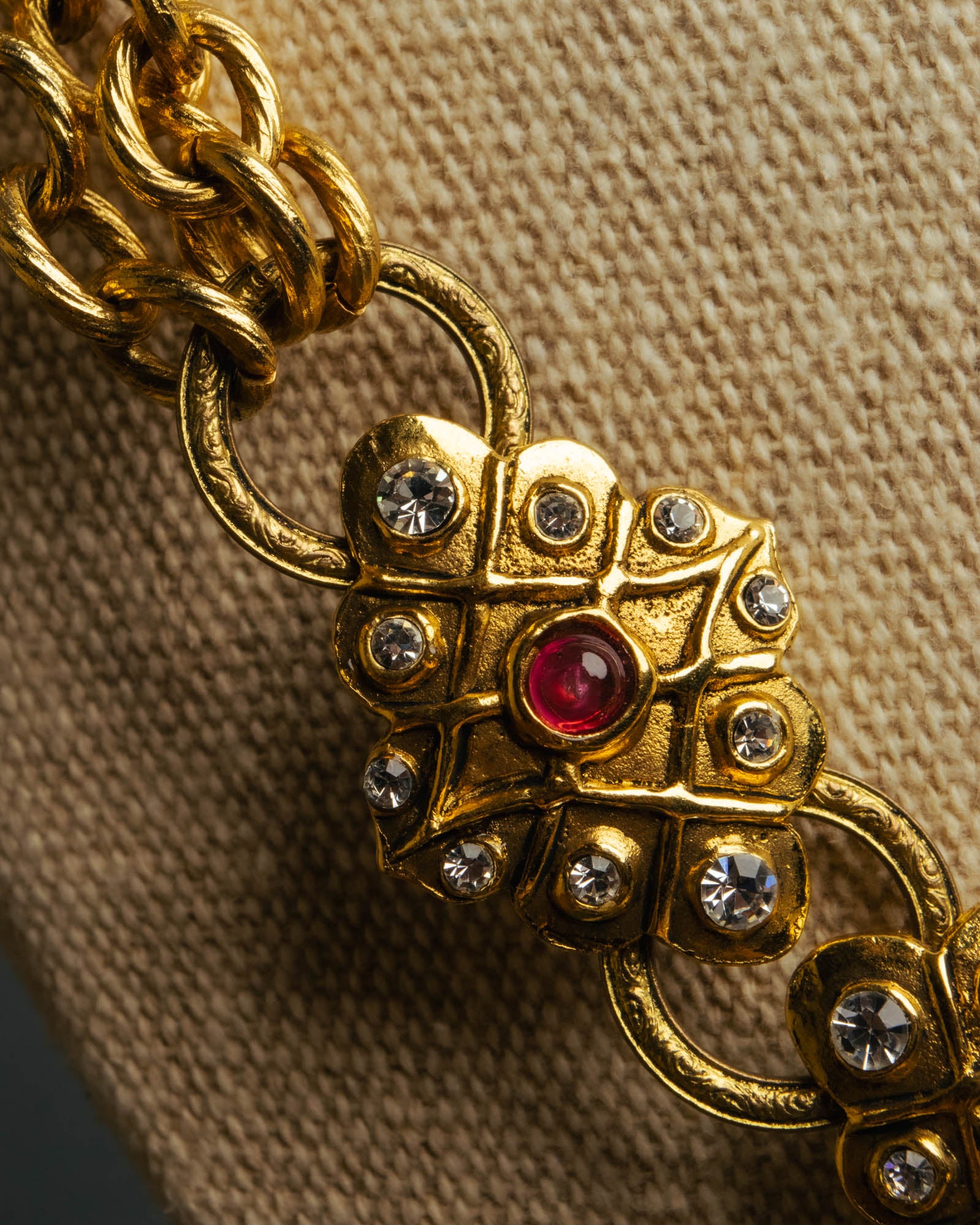 -SPECIAL- “CHANEL” 80’s-90’s ornate gold chain necklace
