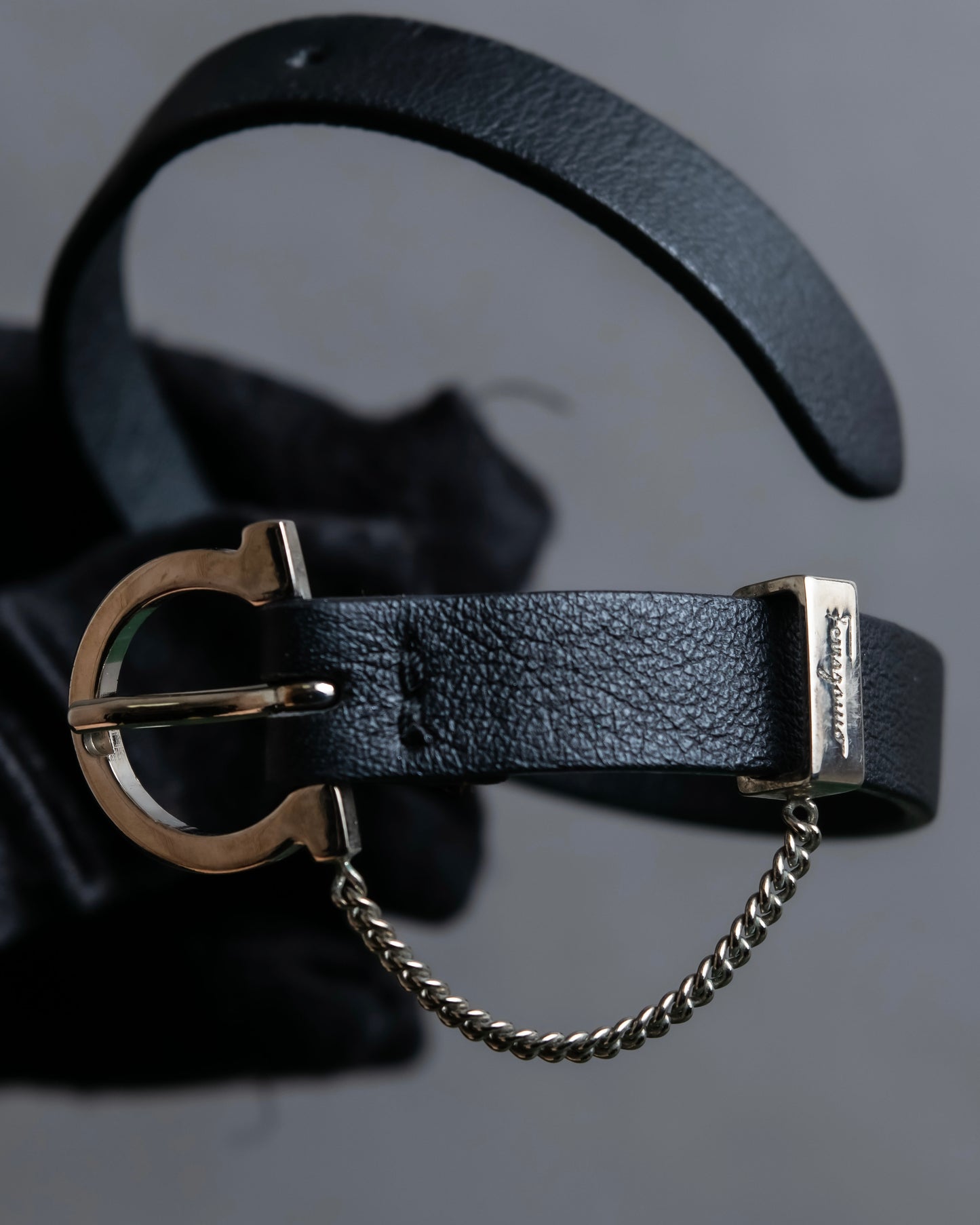 "Salvatore Ferragamo"
Silver chain design gancini leather bracelet