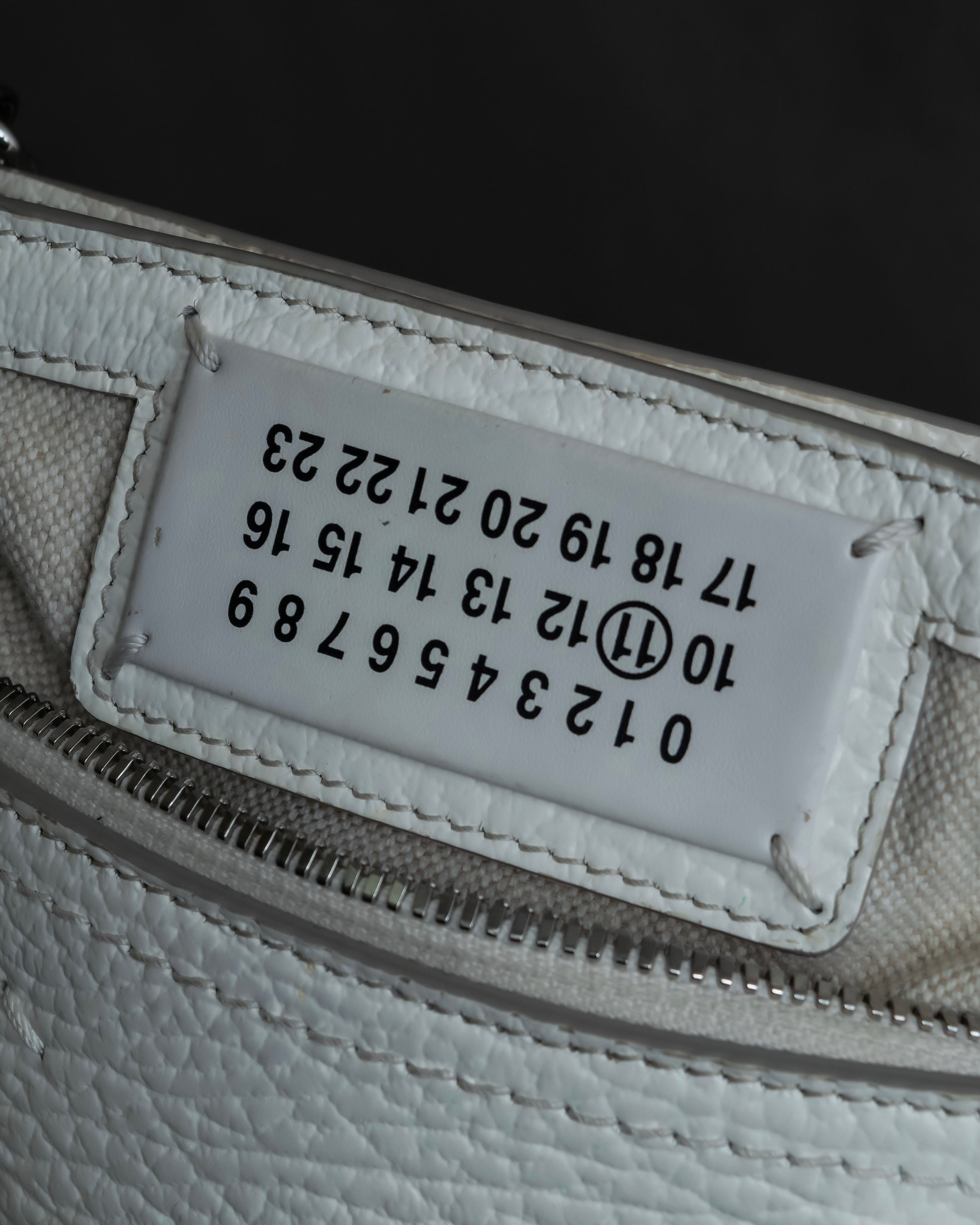 "MAISON MARGIELA" 5AC small white color 2way leather bag