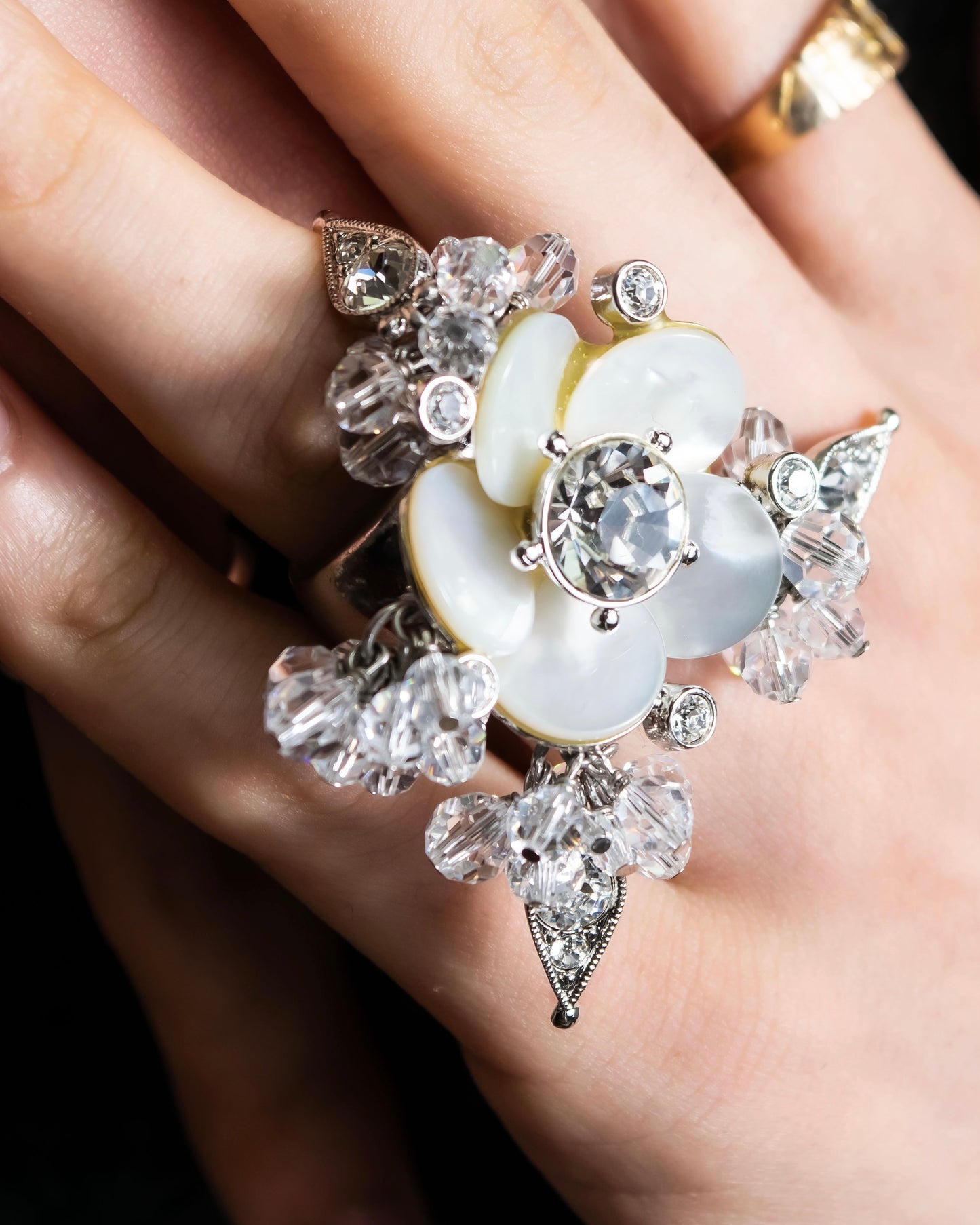 "Dior" Sways among the plants flower motif ring