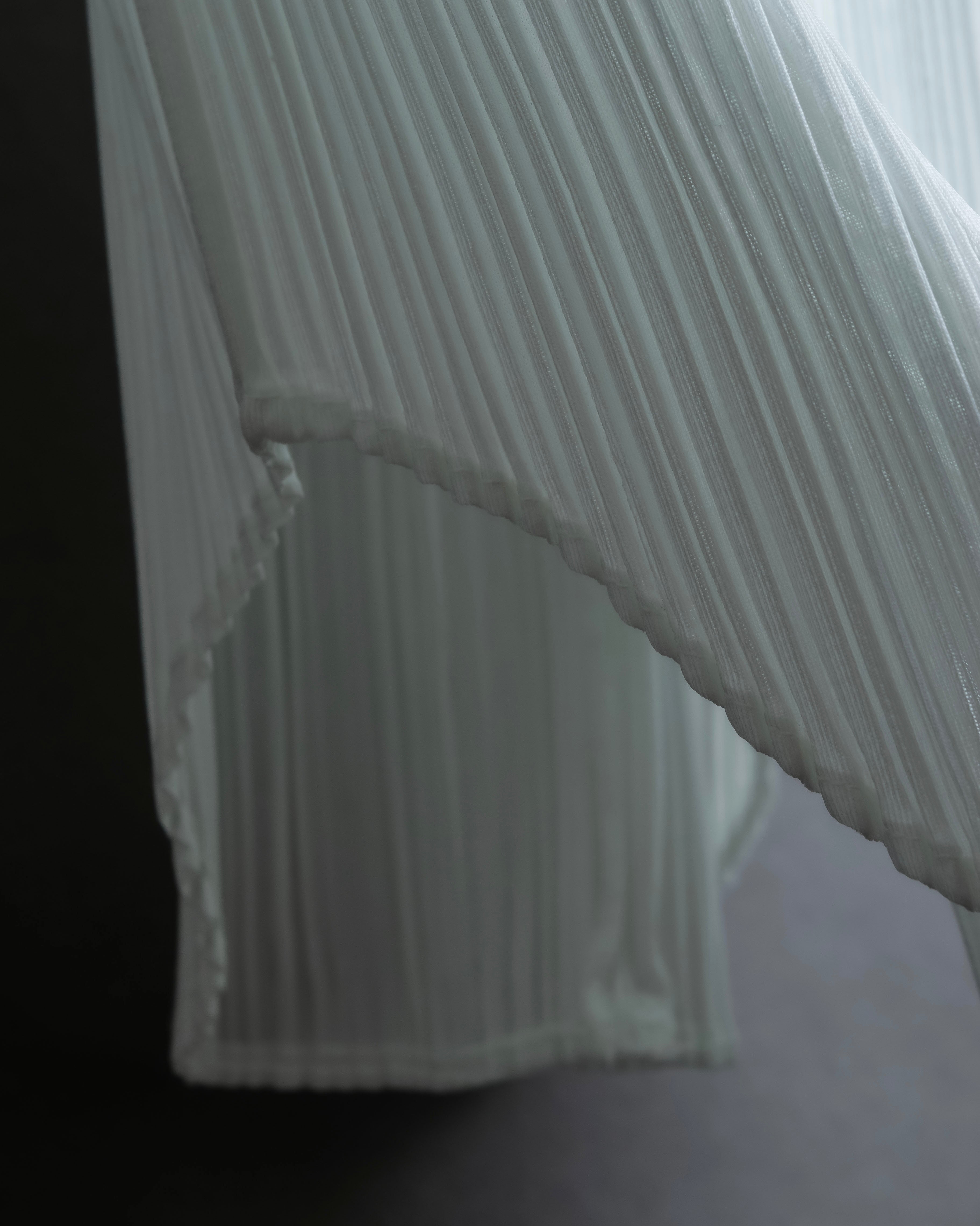 "PLEATS PLEASE ISSEY MIYAKE" Three-dimensional pleated long shirt