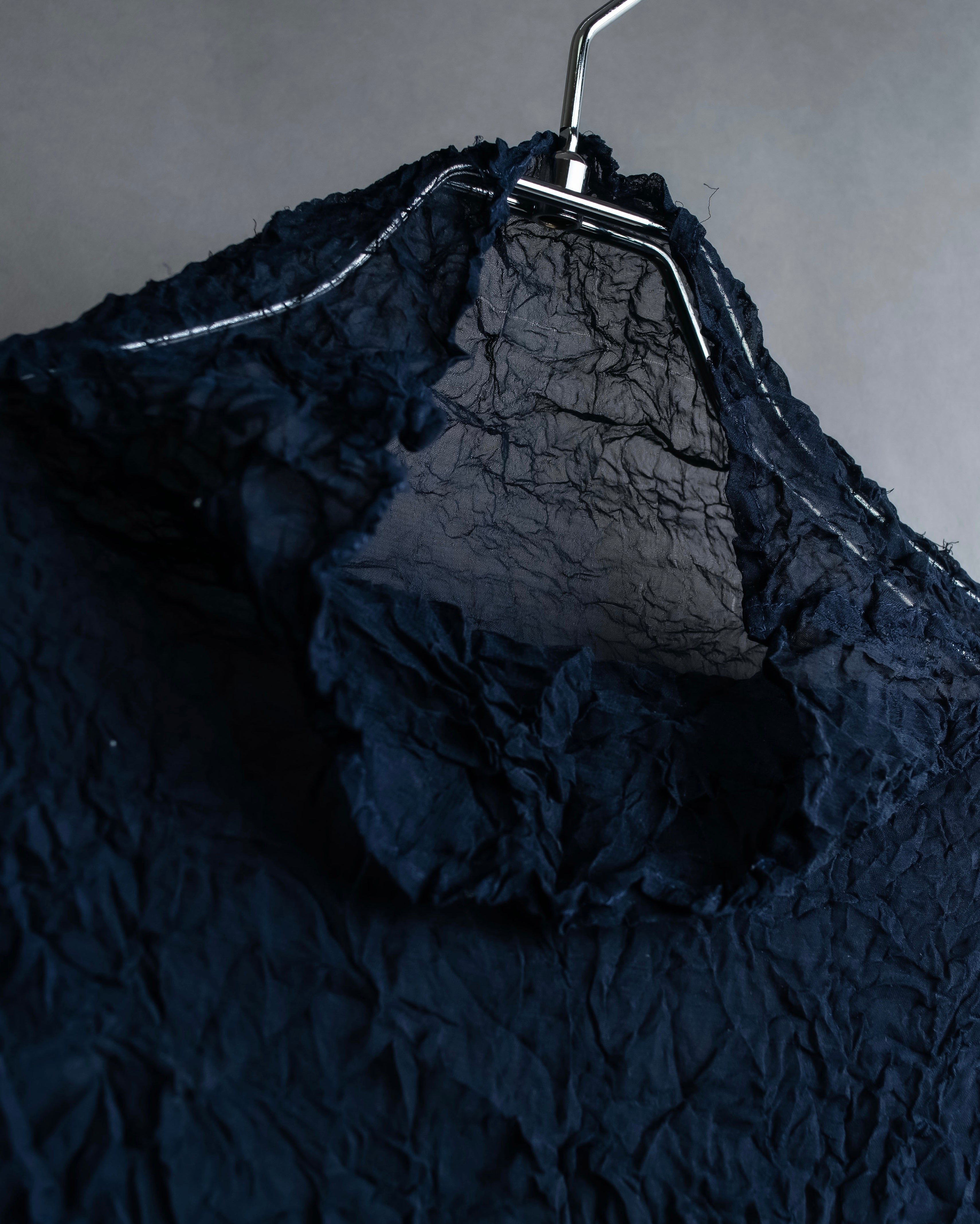 "ISSEY MIYAKE PERMANENTE"
Washed high neck sheer pullover