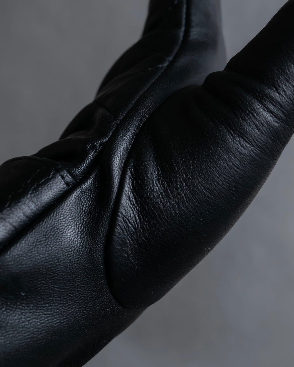 "Pierre Cardin" Belt buckle design quilted leather gloves