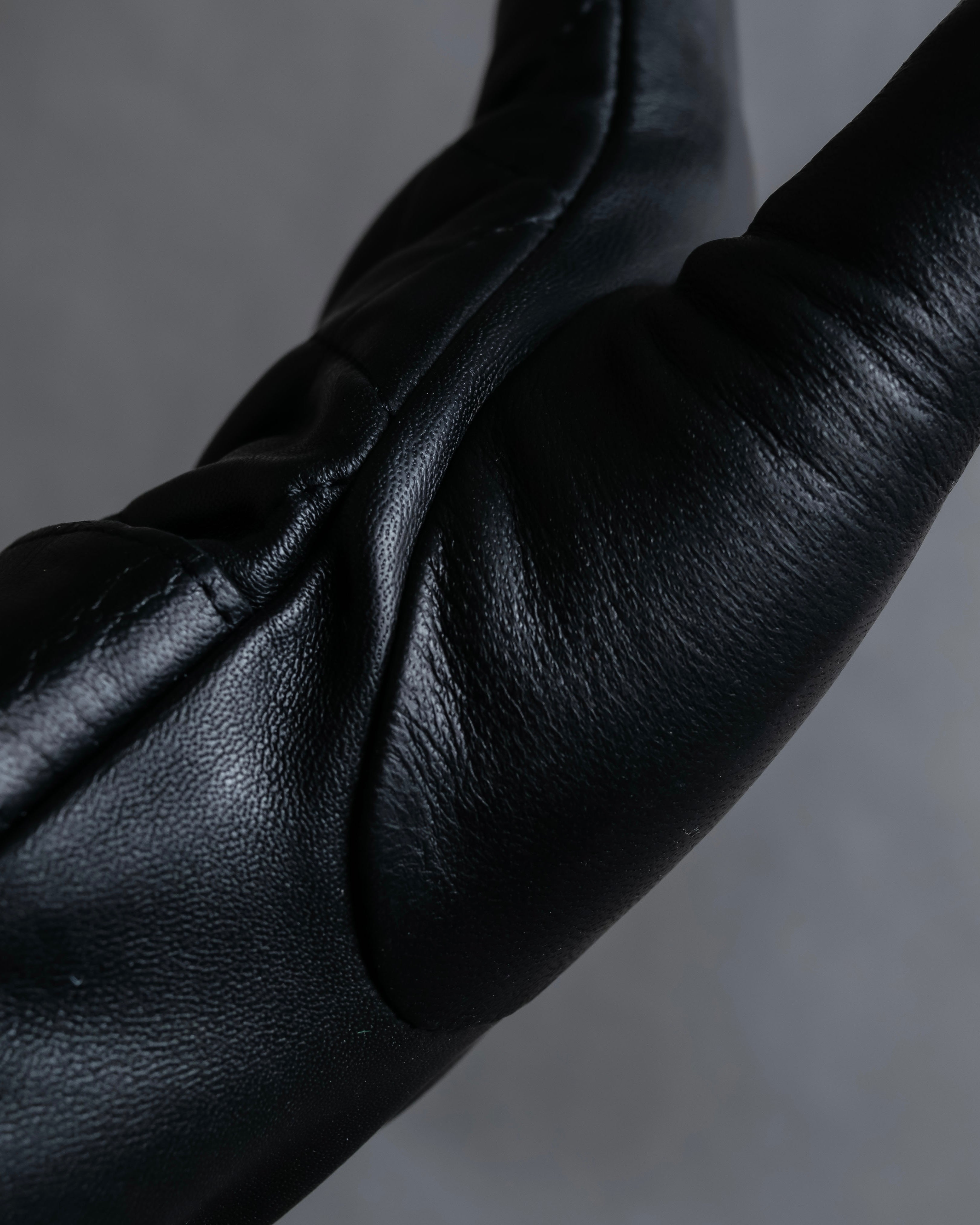 "Pierre Cardin" Belt buckle design quilted leather gloves