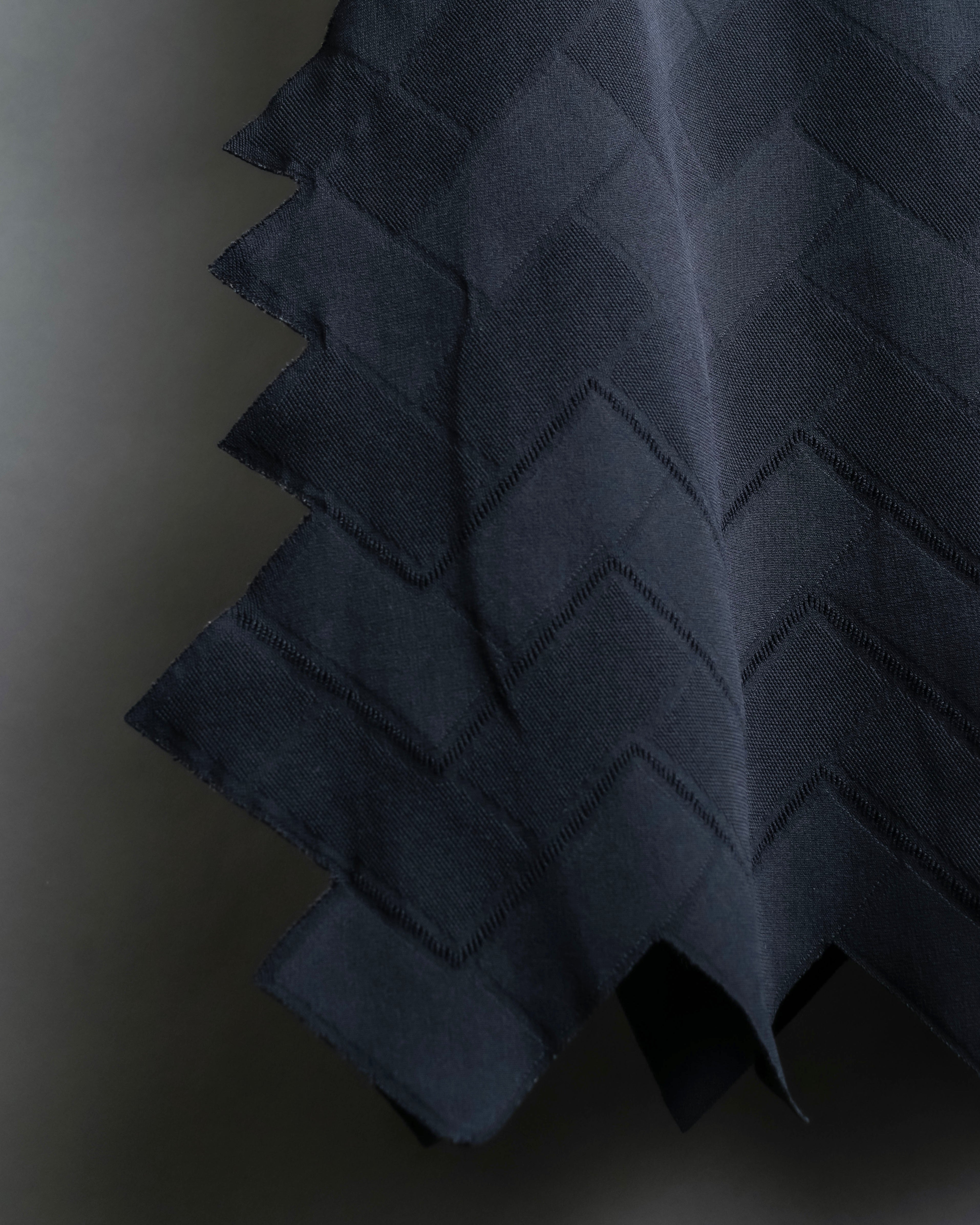 "PLEATS PLEASE ISSEY MIYAKE" 

Meander sleeveless tops