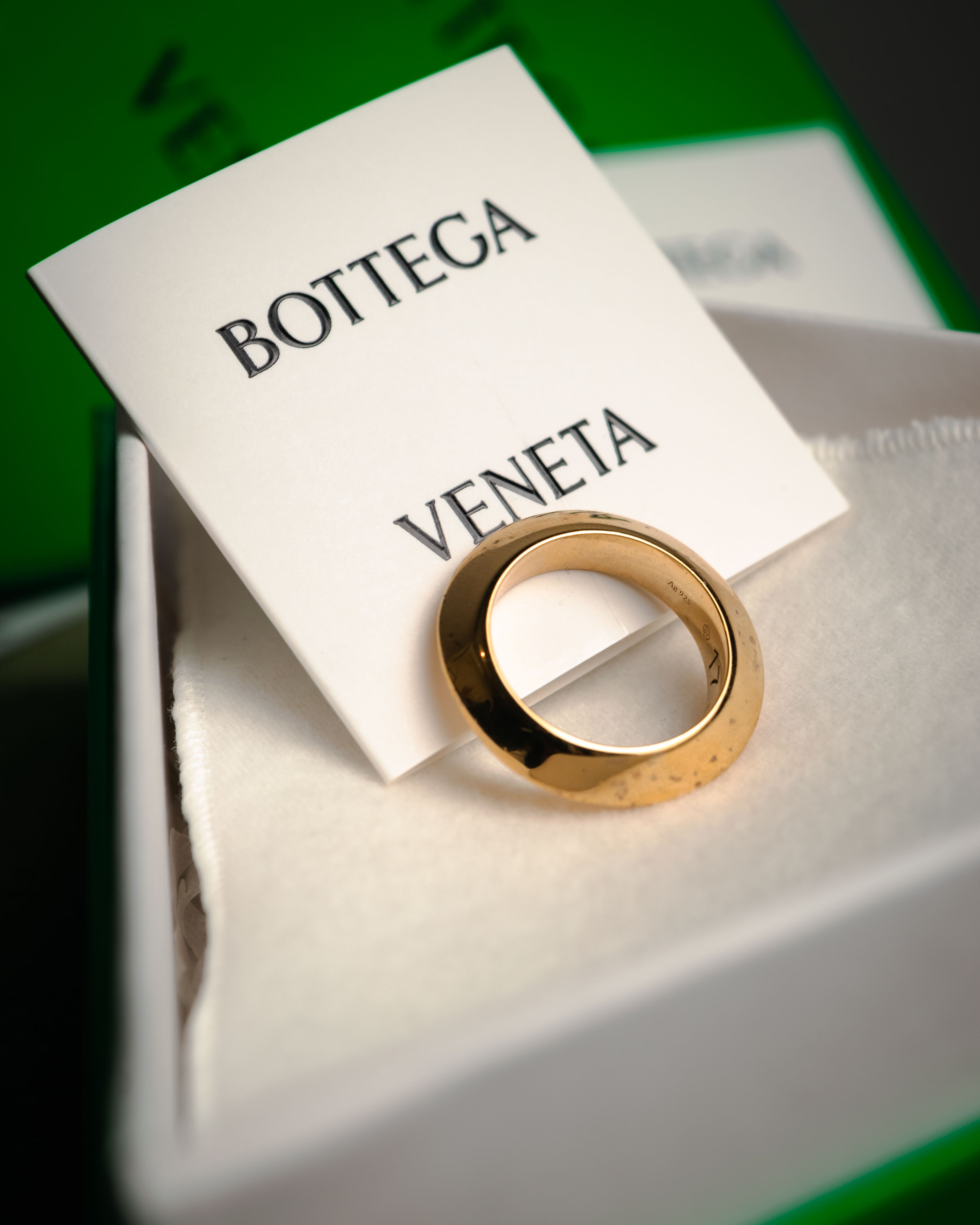 “BOTTEGA VENETA” 2021’s triangle gold plated ring
