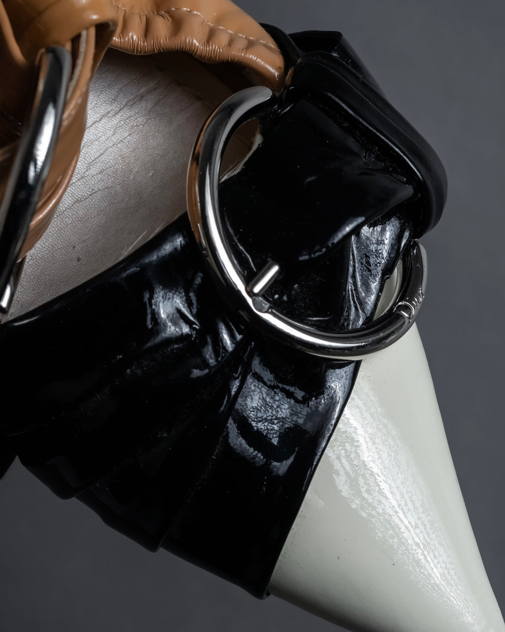 "Dior" Cutting design patent leather pointed toe pumps