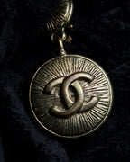 "CHANEL" Coco mark engraved gold earring