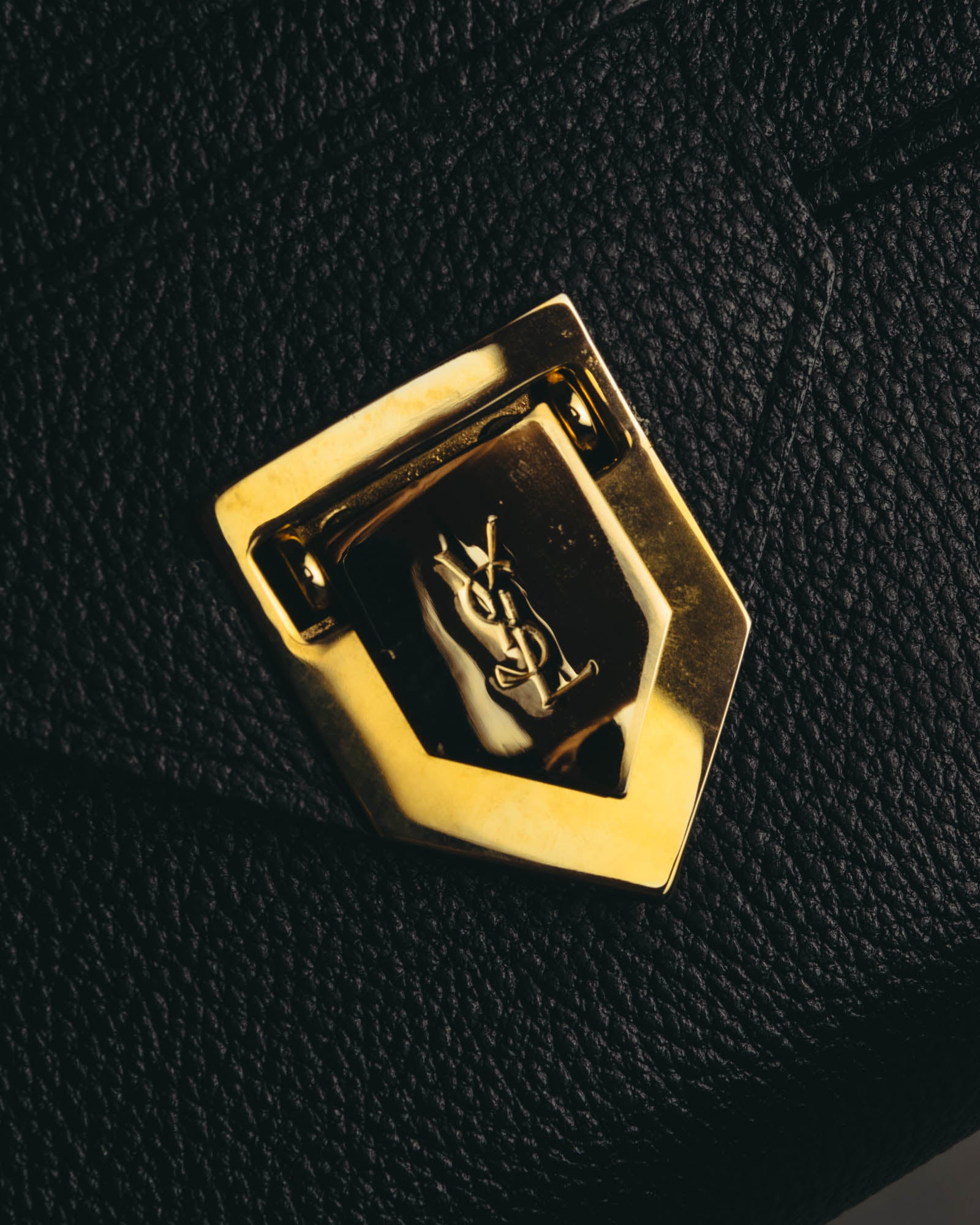 “Yves Saint Laurent” 90’s-00’s Cassandra logo one shoulder leather bag