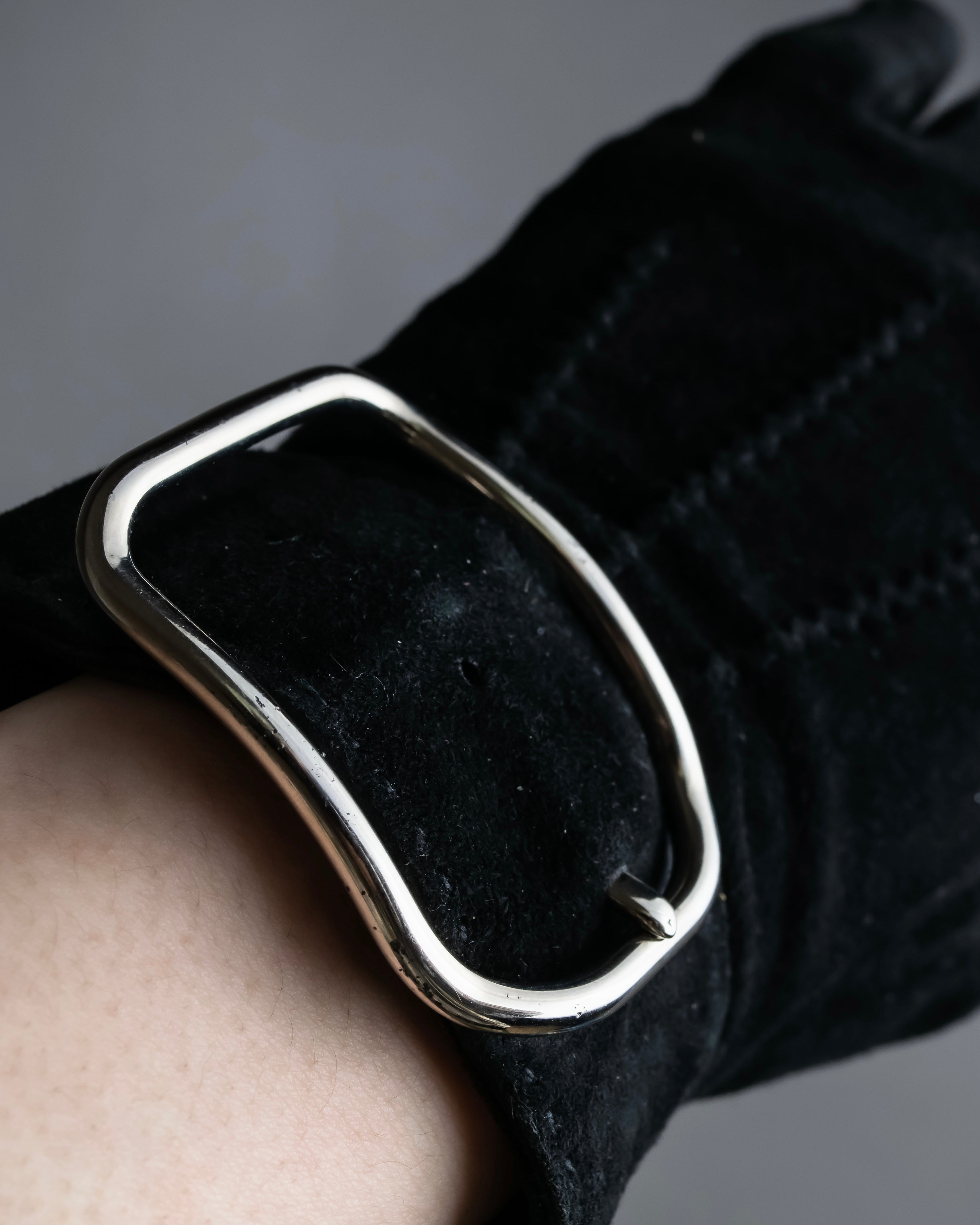 "HERMES" Silver buckle design suede leather gloves