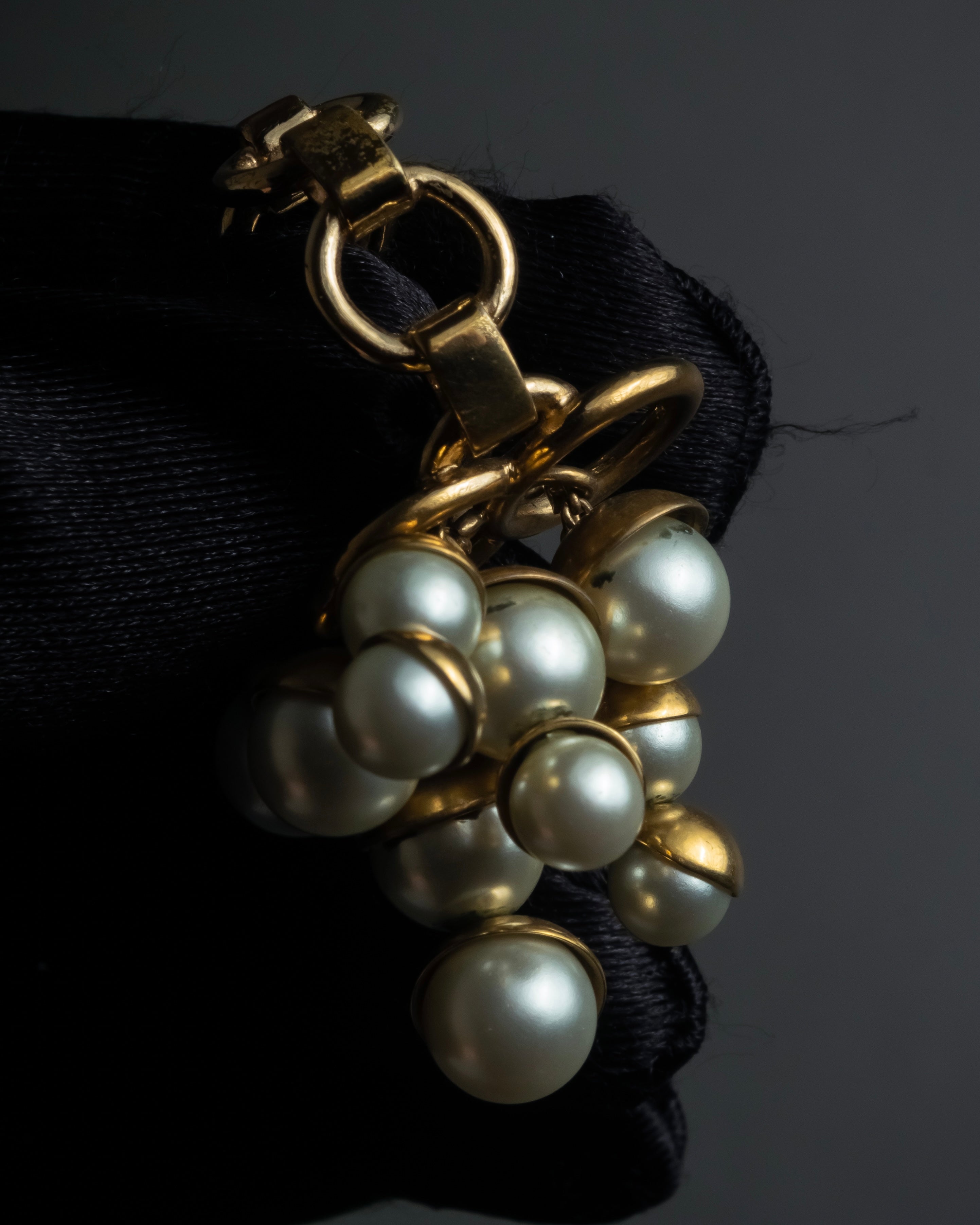 "Christian Dior" Pearl charm top chain link arm ring