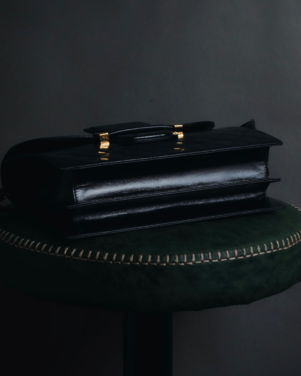 Bolso de cuero con diseño acolchado de diamantes de Yves Saint Laurent de los años 80-90