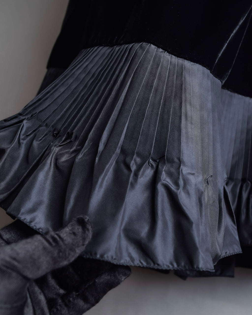 "CELINE" Pleated satin hem velvet flare skirt