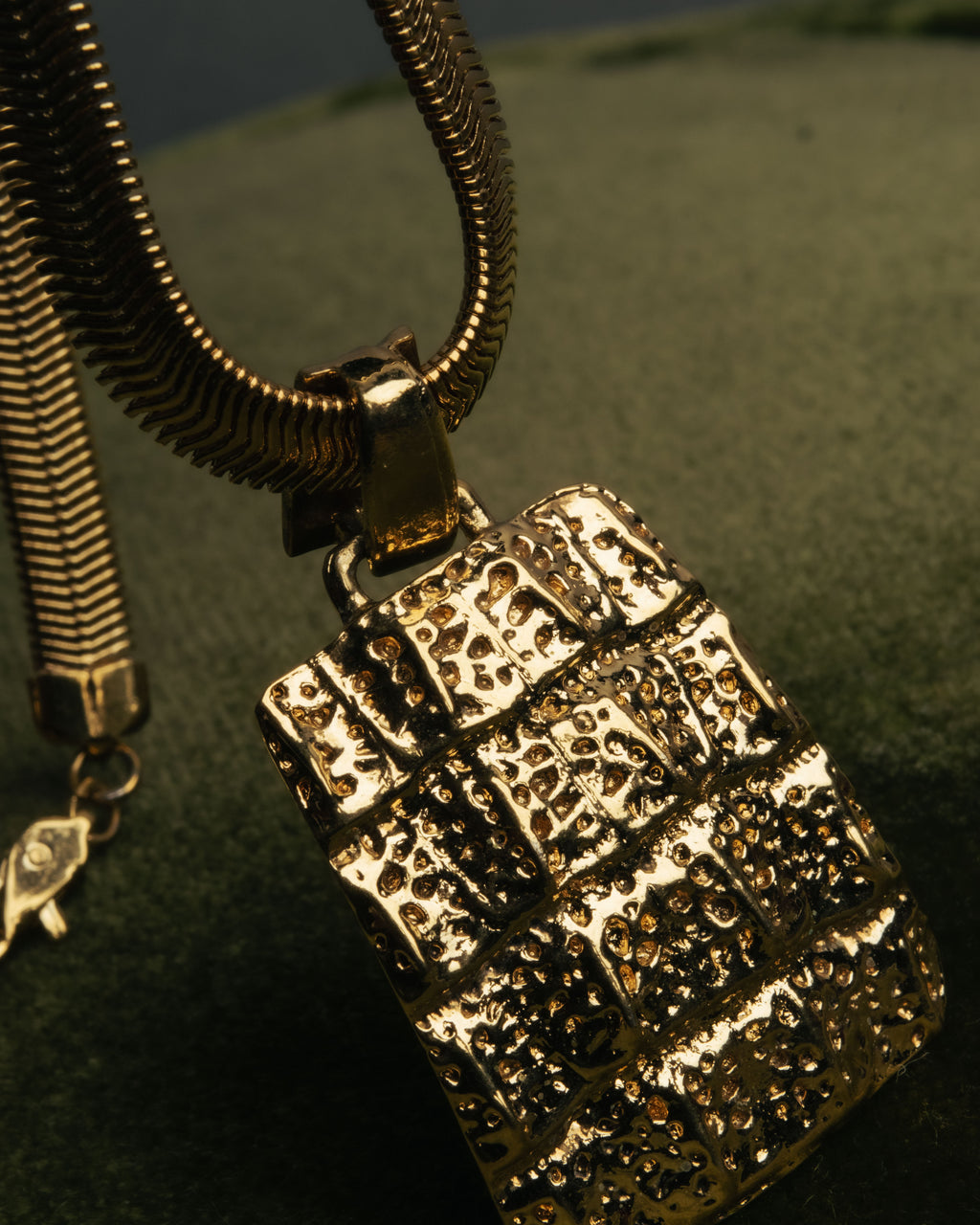 "Yves Saint Laurent" 80's-00's Gold tone textured pendant necklace