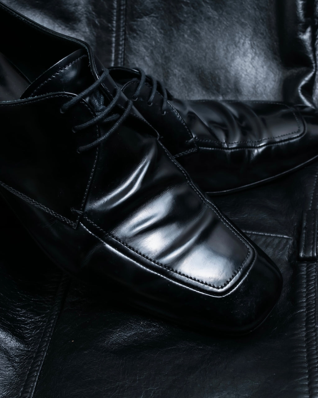 "PRADA" glossy leather formal shoes
