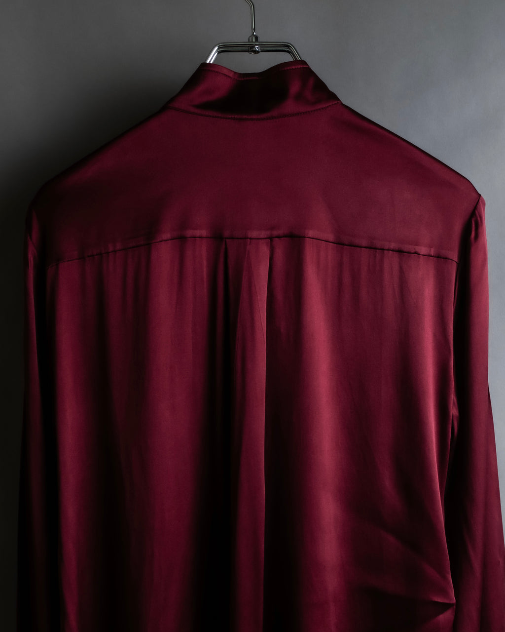 "GUCCI" Beautiful burgundy color silk bowtie shirt