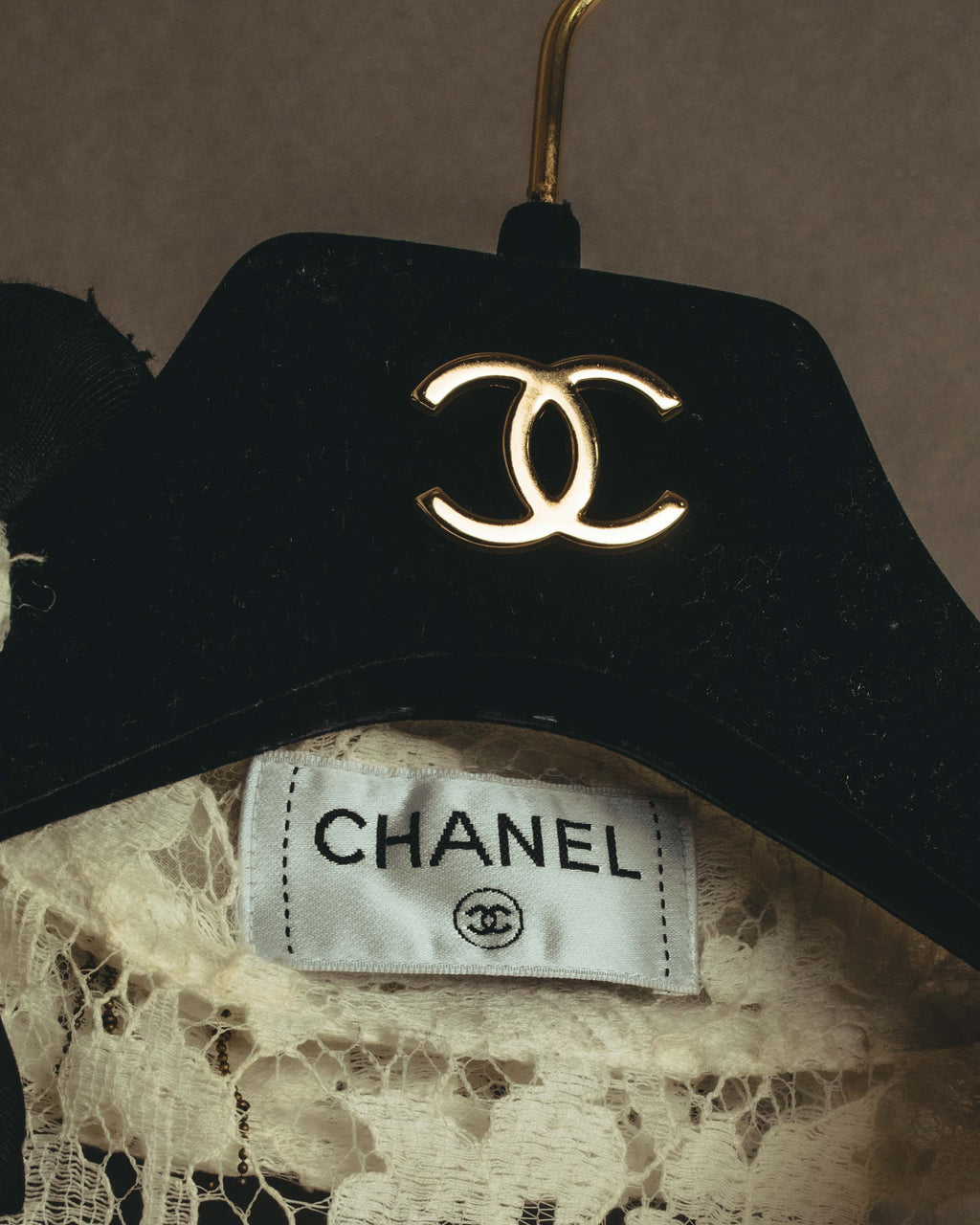-SPECIAL- "CHANEL" 10's-20's Embellished floral lace and pearl check oversized shirt