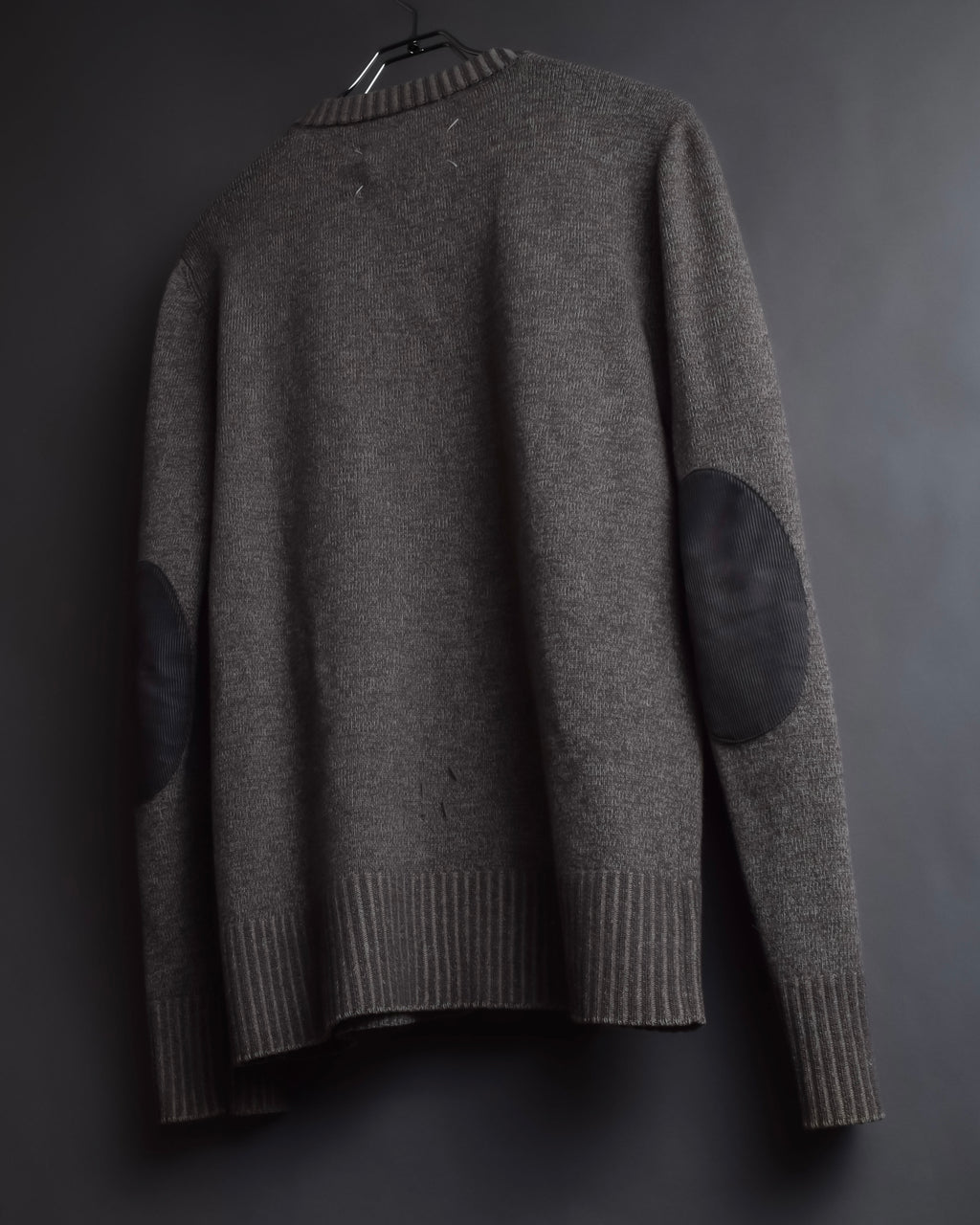 "MAISON MARGIELA" 13AW Patch accented low gauge wool cardigan