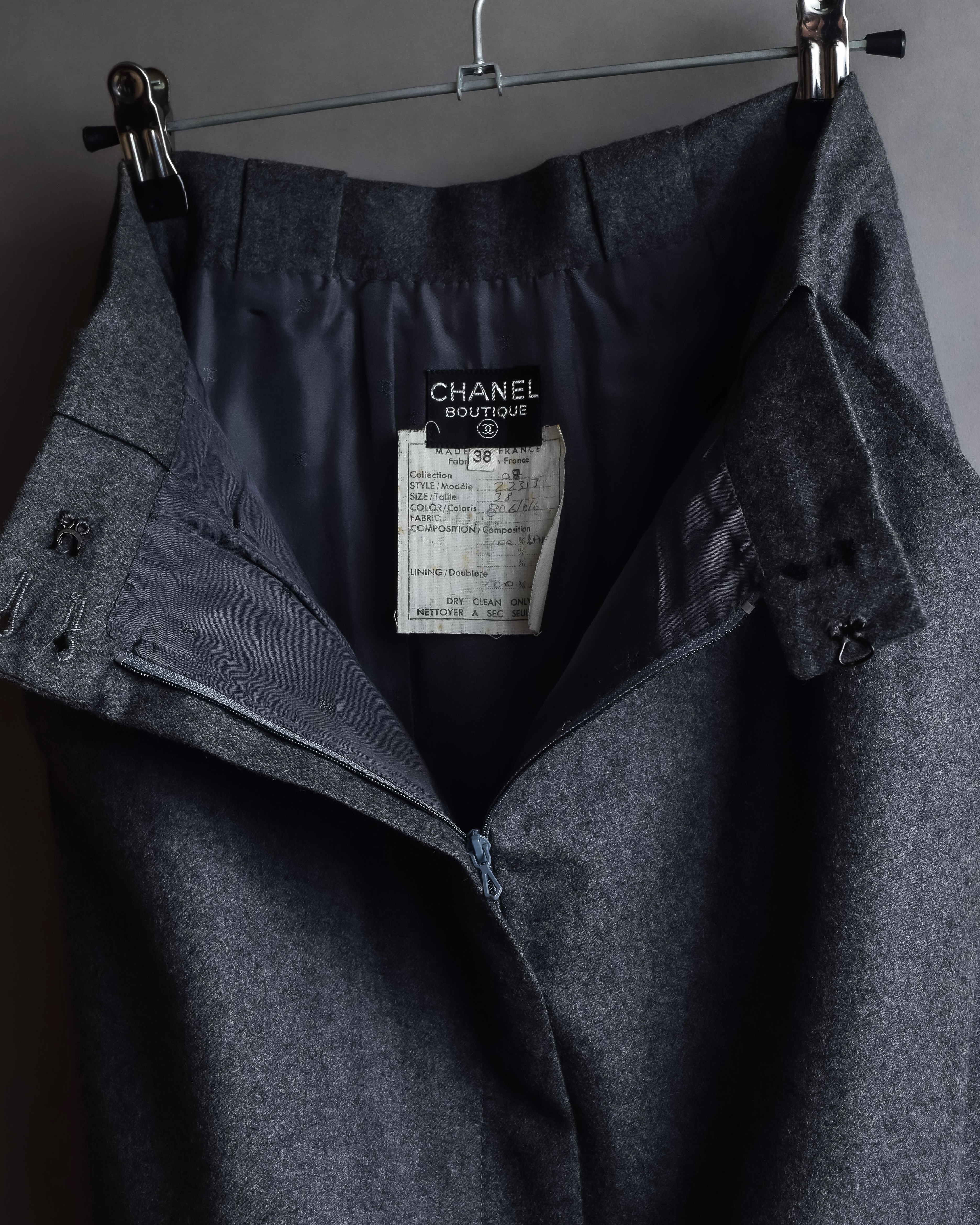 "CHANEL" 90's Gold button design straight line skirt