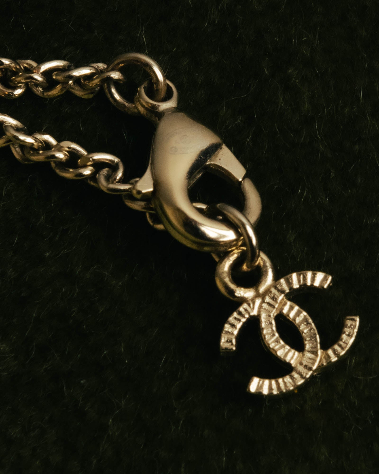 -SPECIAL- “CHANEL” 2017 Cruise Collection Pearl trimmed black pendant necklace