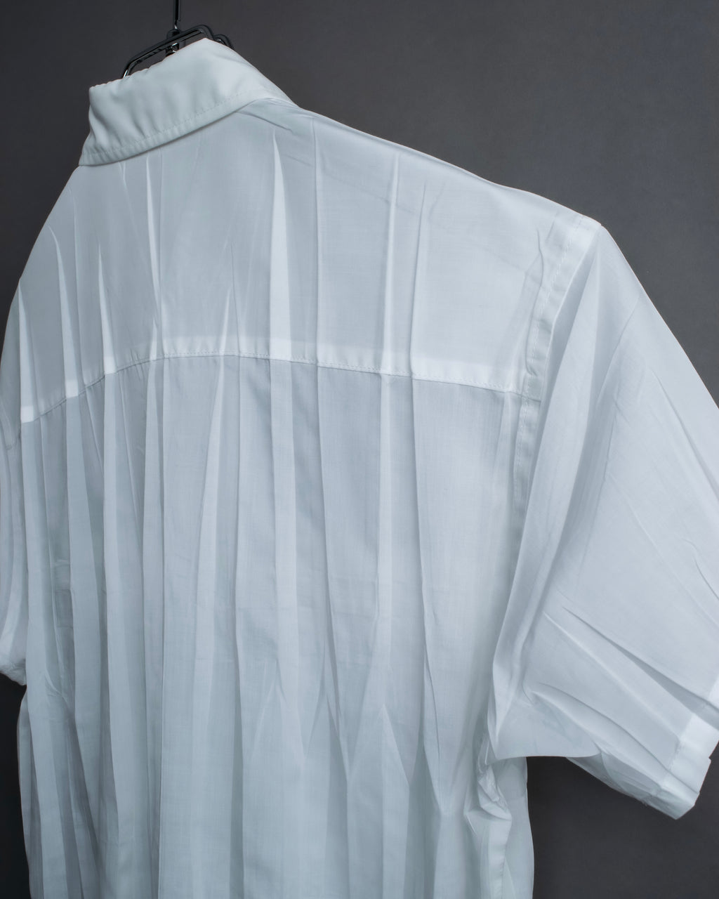 "ISSEY MIYAKE" Pleated short sleeve shirt