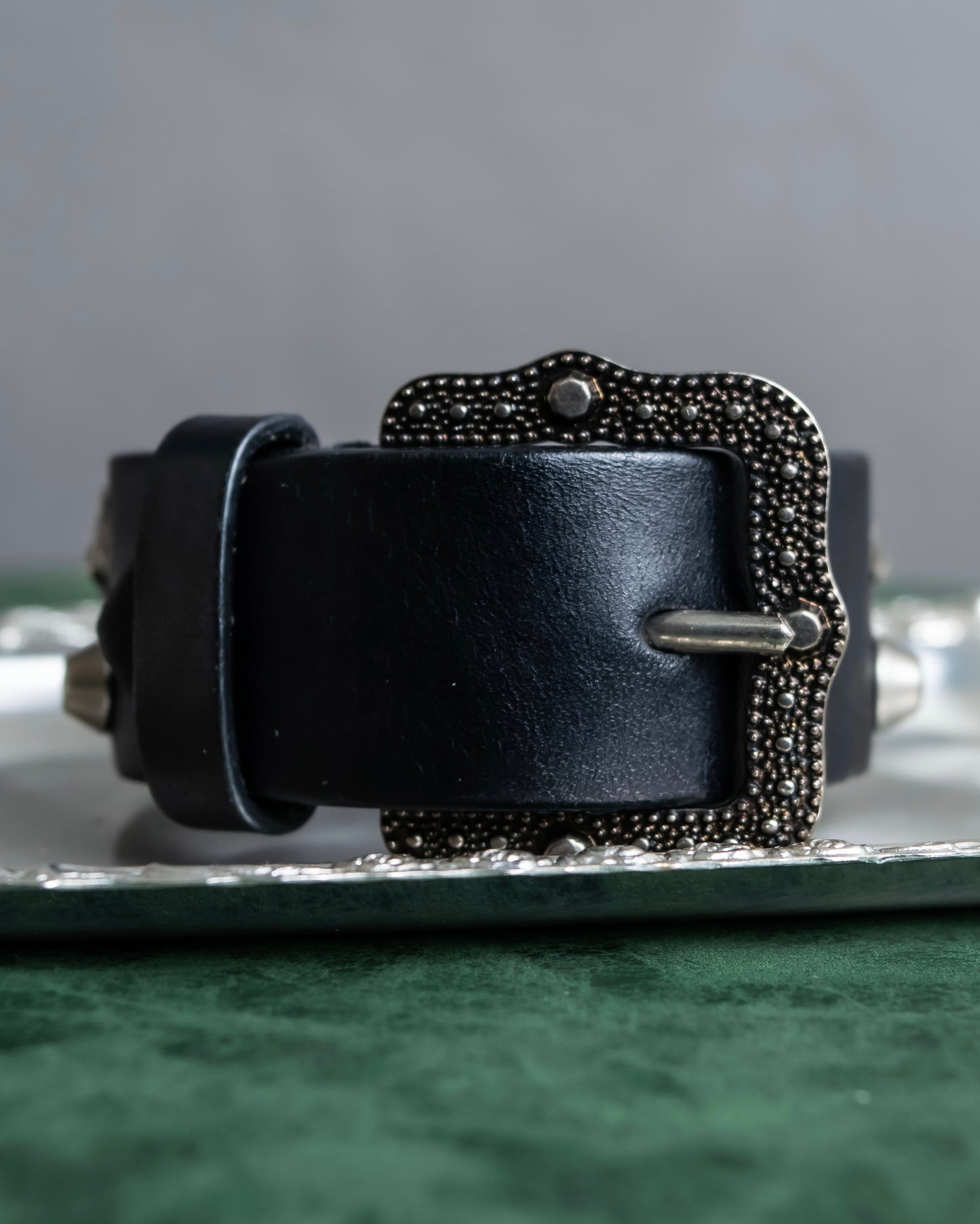 "GUCCI" Cat head motif stud design leather bracelet