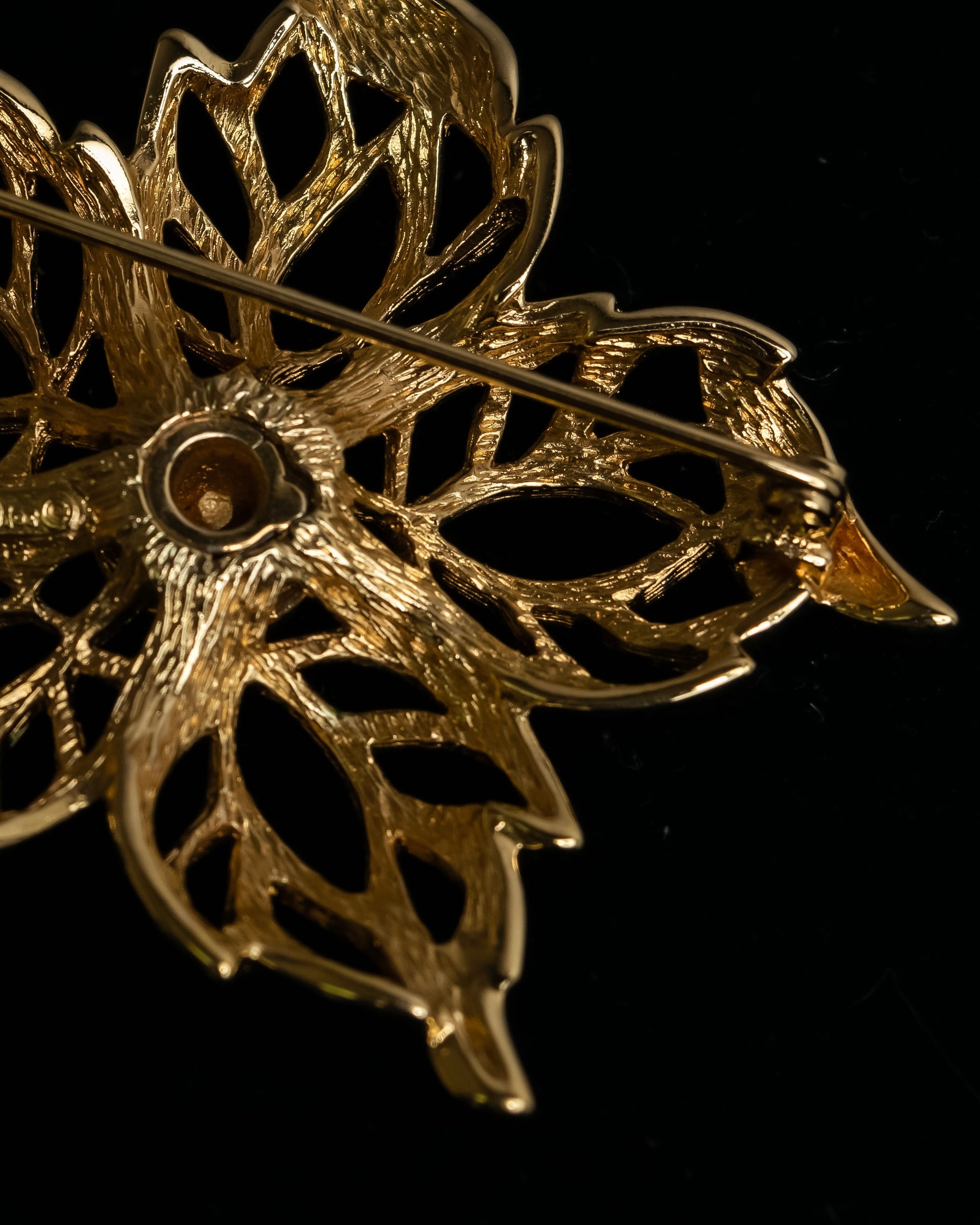 "Christian Dior" Floral motif gold brooch