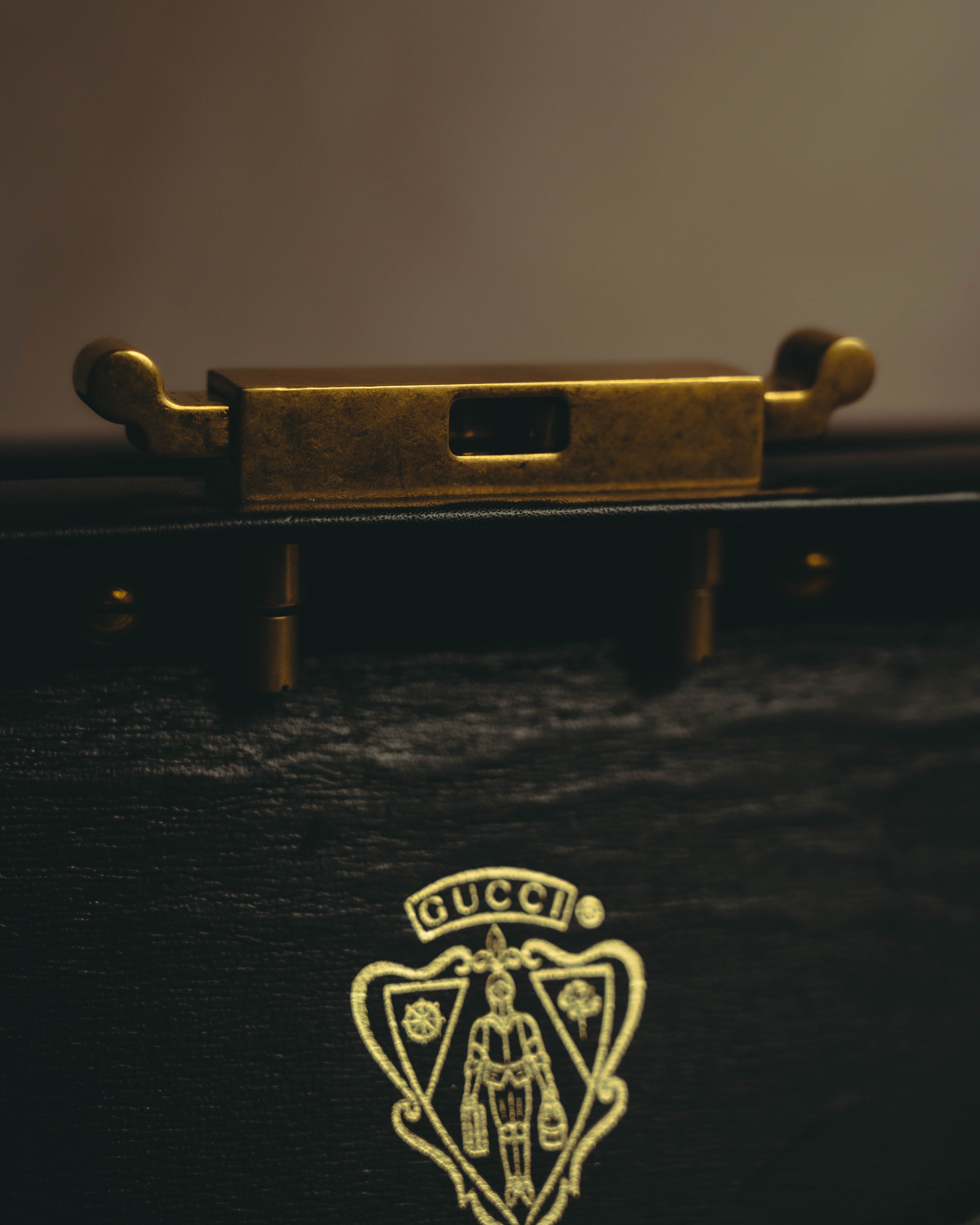 -SPECIAL- “GUCCI” 2012-2016 crossover-era crest studded doctor bag