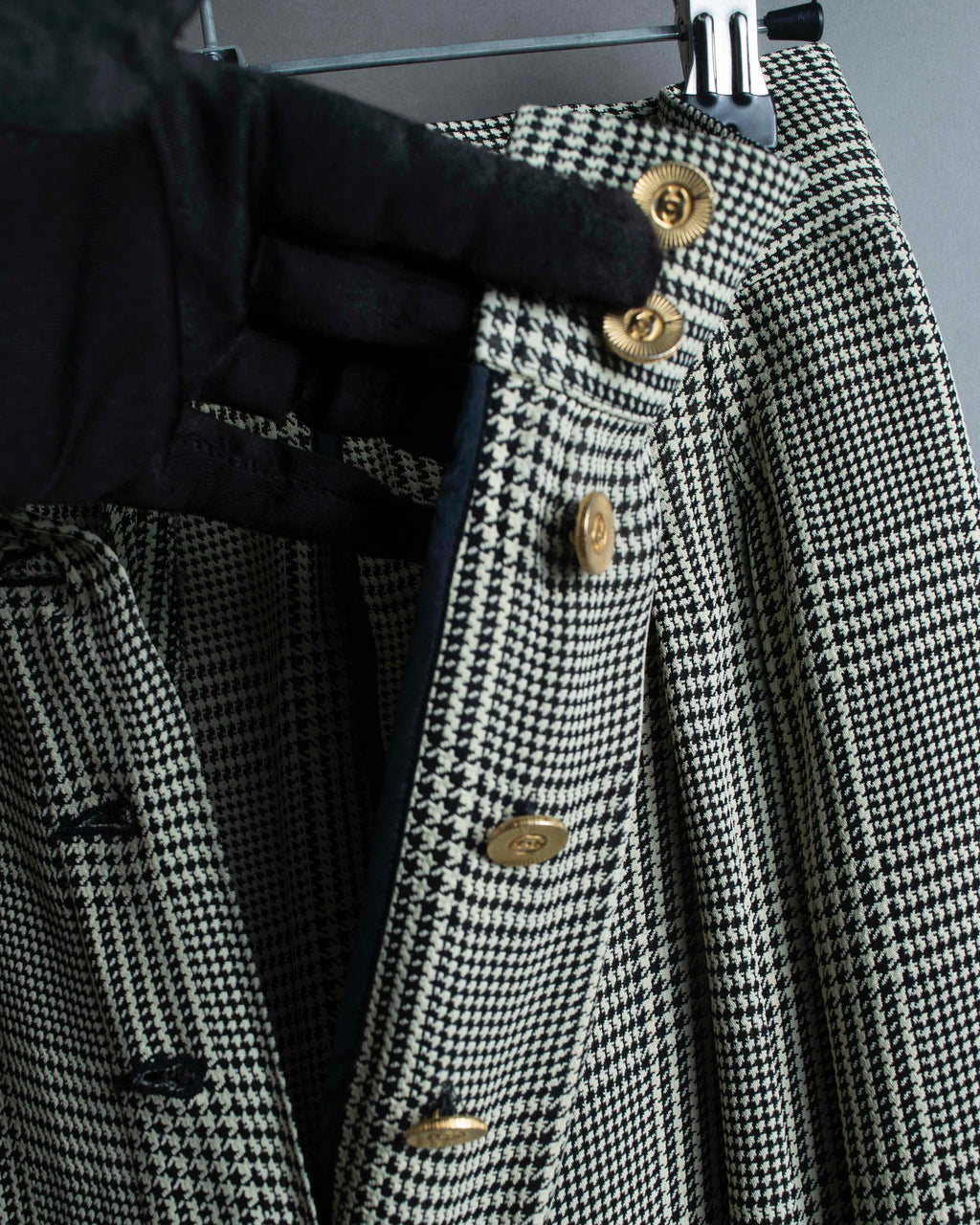 "CHANEL" Coco mark button fly detail houndstooth pattern wide slacks