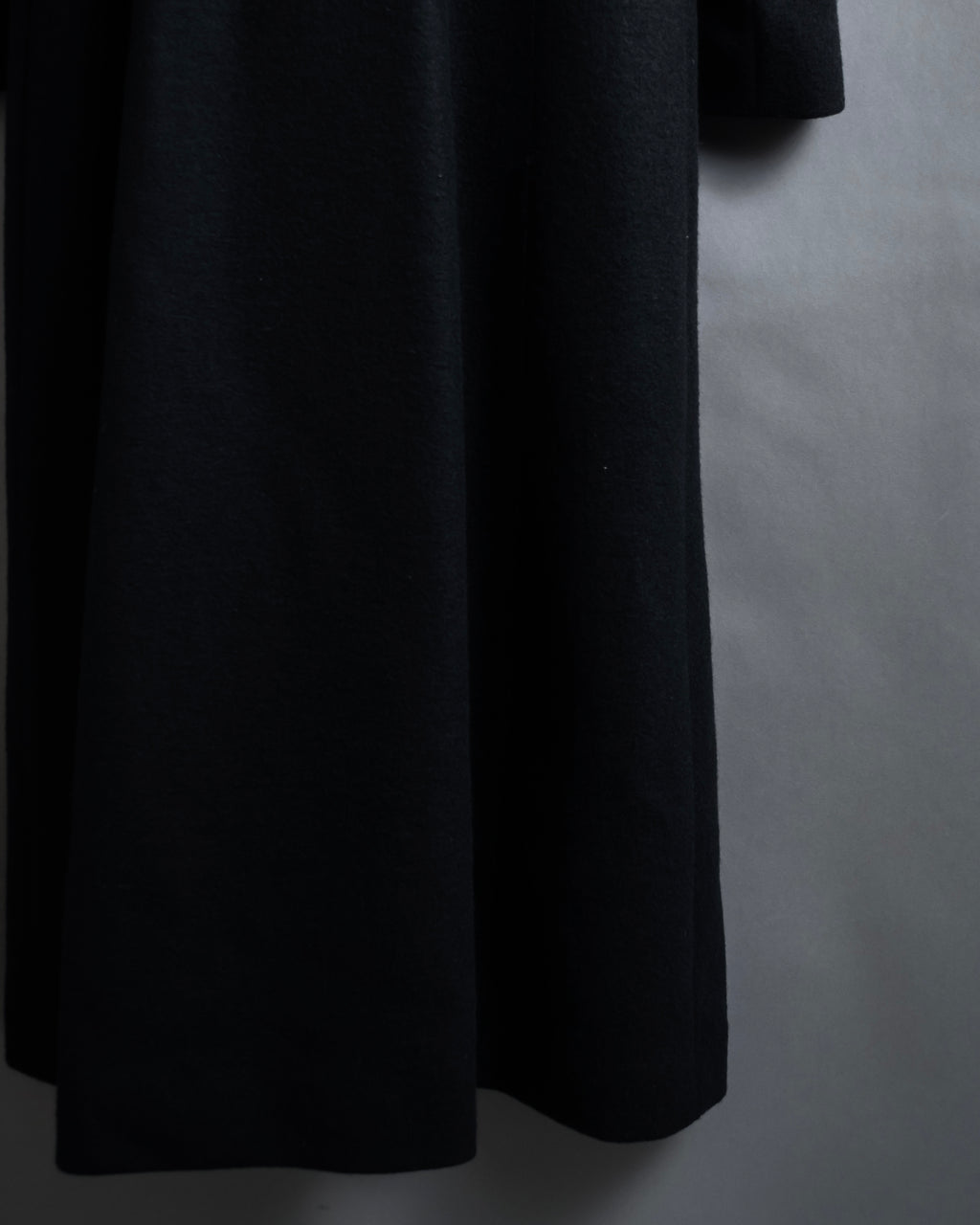 "Marc Jacobs" A soft flowing flared silhouette long coat