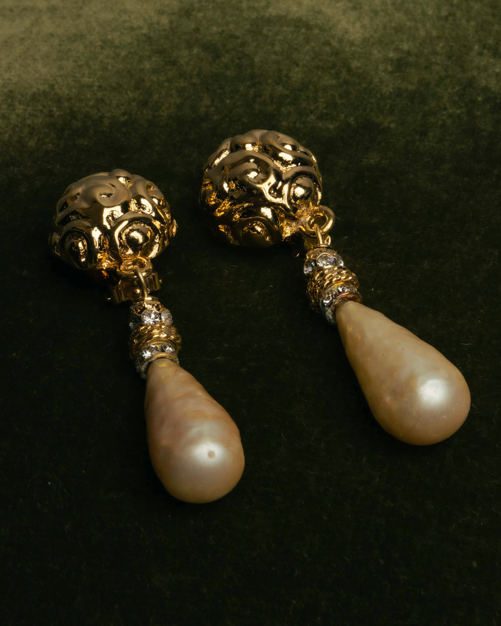 "Yves Saint Laurent" 80's-90's Pearl clip on drop earrings