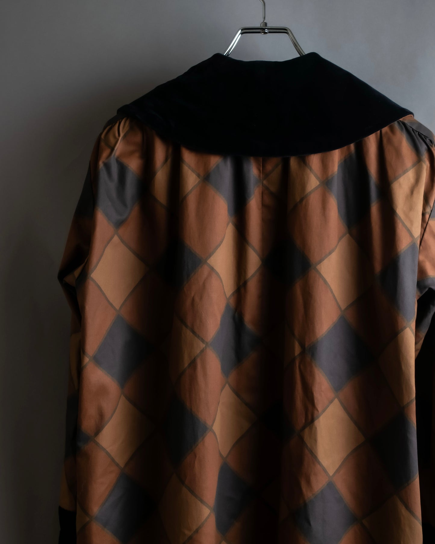 "Yves Saint Laurent Rive Gauche"
Argyle pattern velvet design shawl collar coat