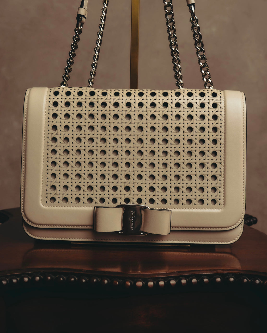 "Salvatore Ferragamo" 2010's-20's Ivory perforated leather chain shoulder bag