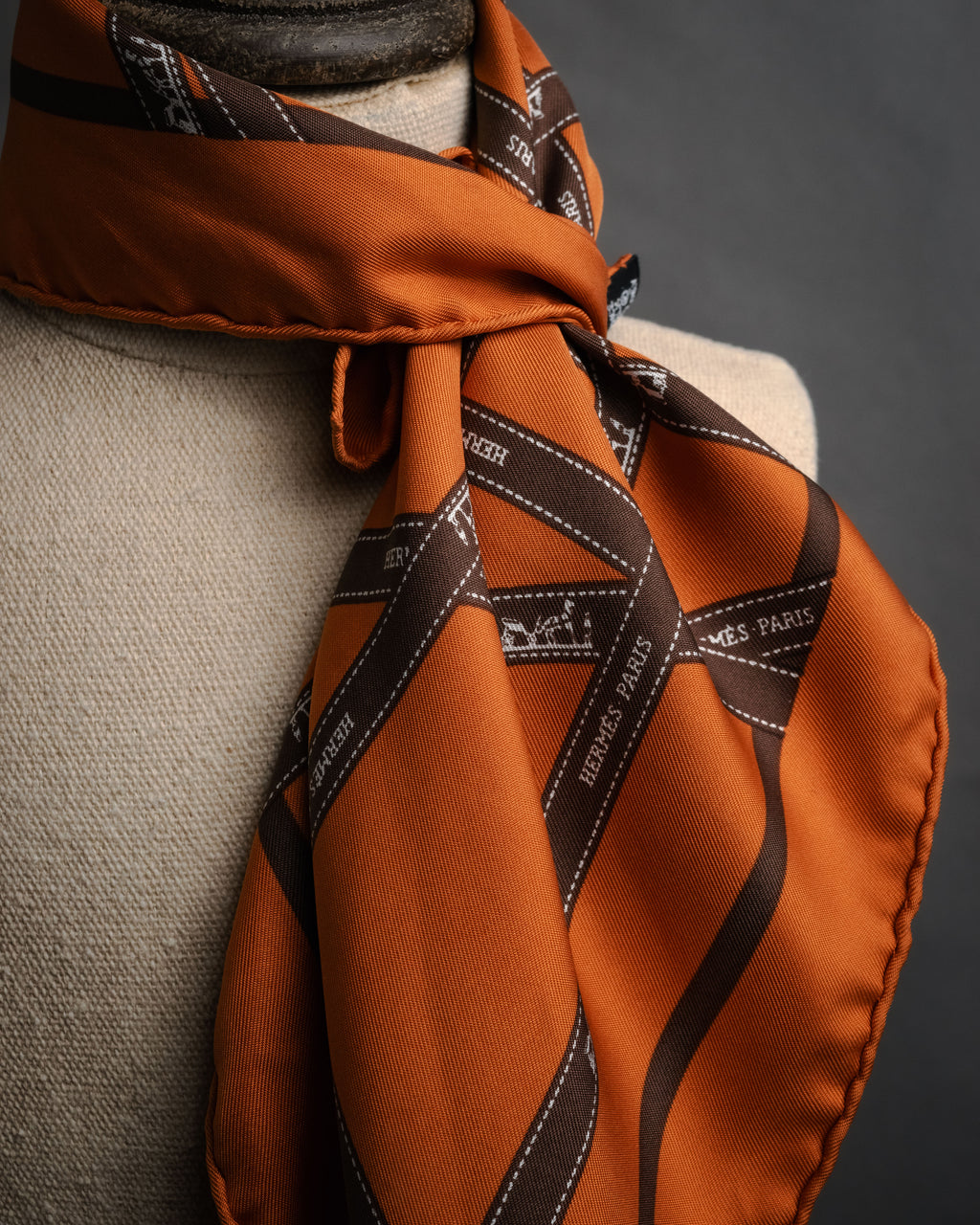 “HERMÈS” 2000-2010 Bolduc silk twill scarf