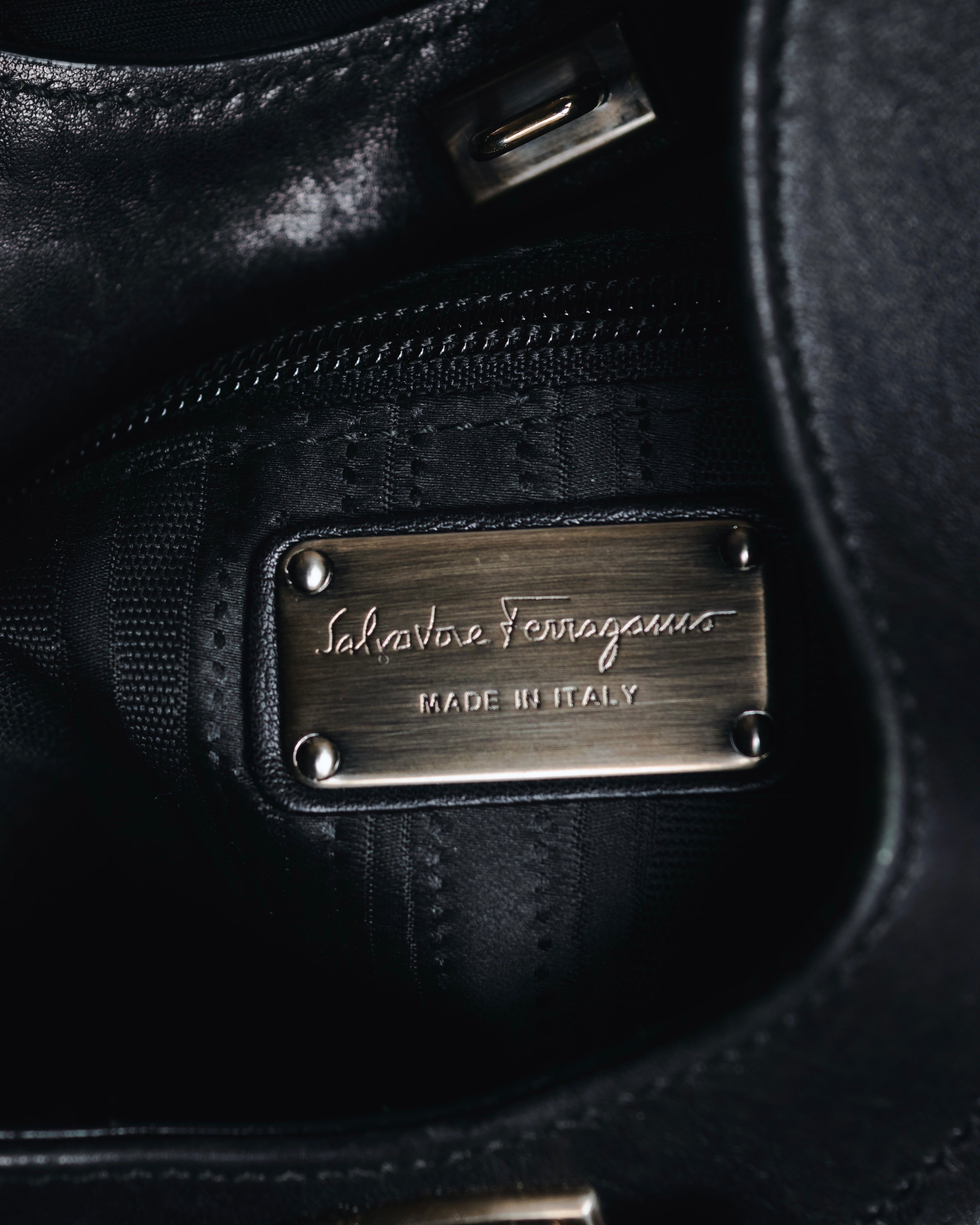 –SPECIAL– "Salvatore Ferragamo"
00’s Gancini gathered leather hobo bag