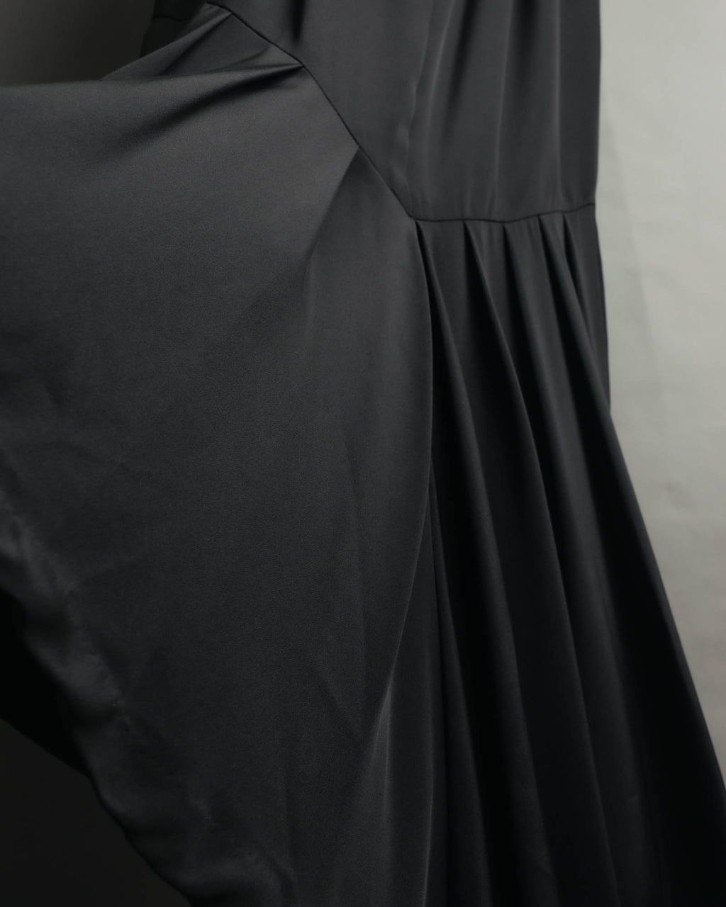 -SPECIAL- “Christian Dior” 80’s silk pleated long skirt