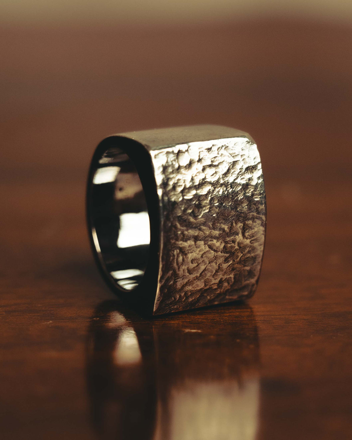 "GUCCI" 90's-00's Hammered wide square signet ring