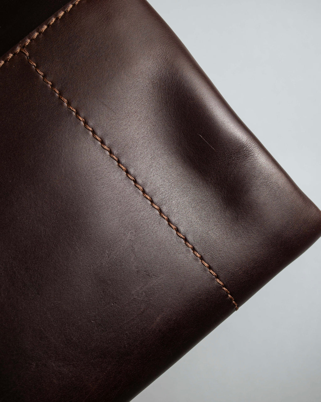 "Salvatore Ferragamo" Swivel crisp closure design leather one-handle bag