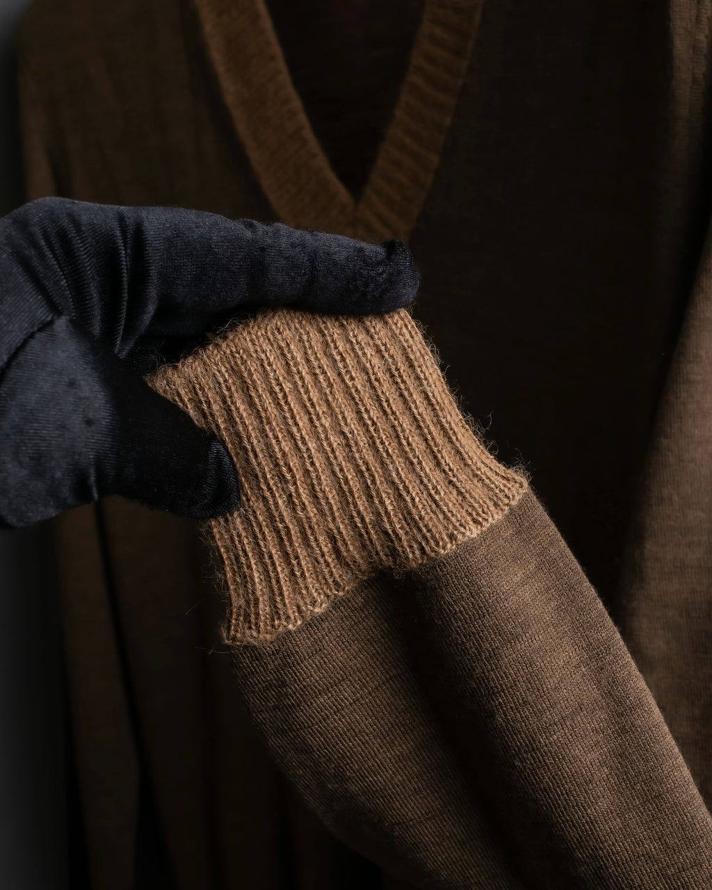 "HERMES" Gaultier period H logo engraved V-neck knit