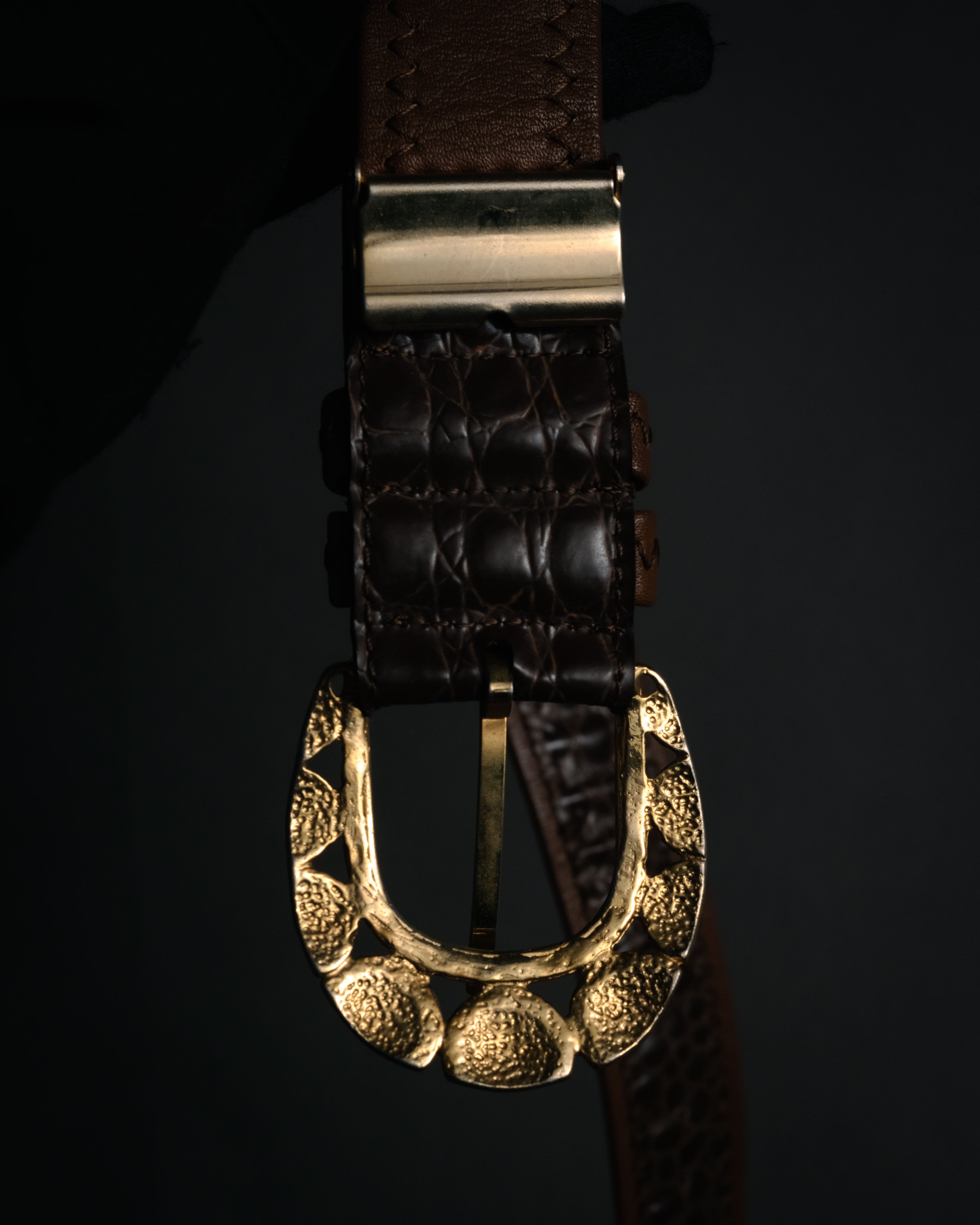 “BALENCIAGA” 2018’s- Archive-inspired spiral buckle belt