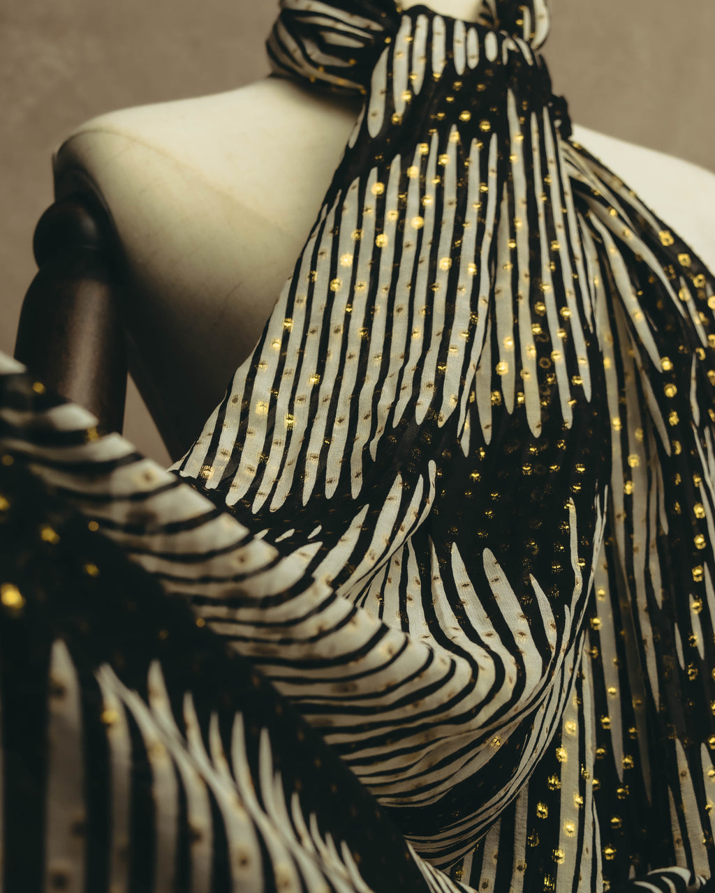 -SPECIAL- “GUCCI” 00’s-10’s Metallic printed sheer stole