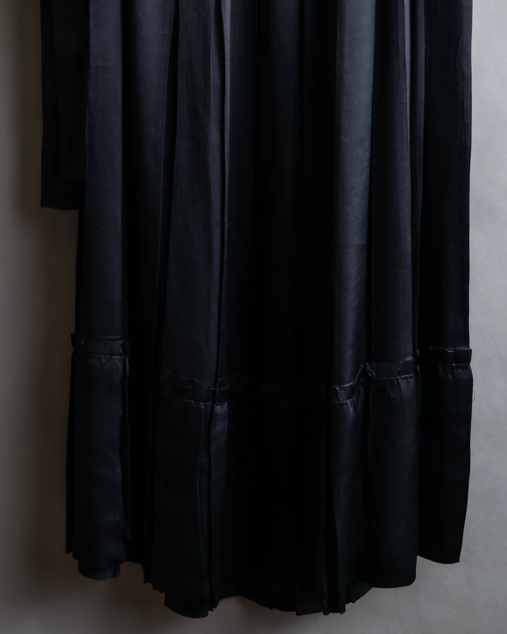 "ISSEY MIYAKE" Ribbon belt design pleats skirt