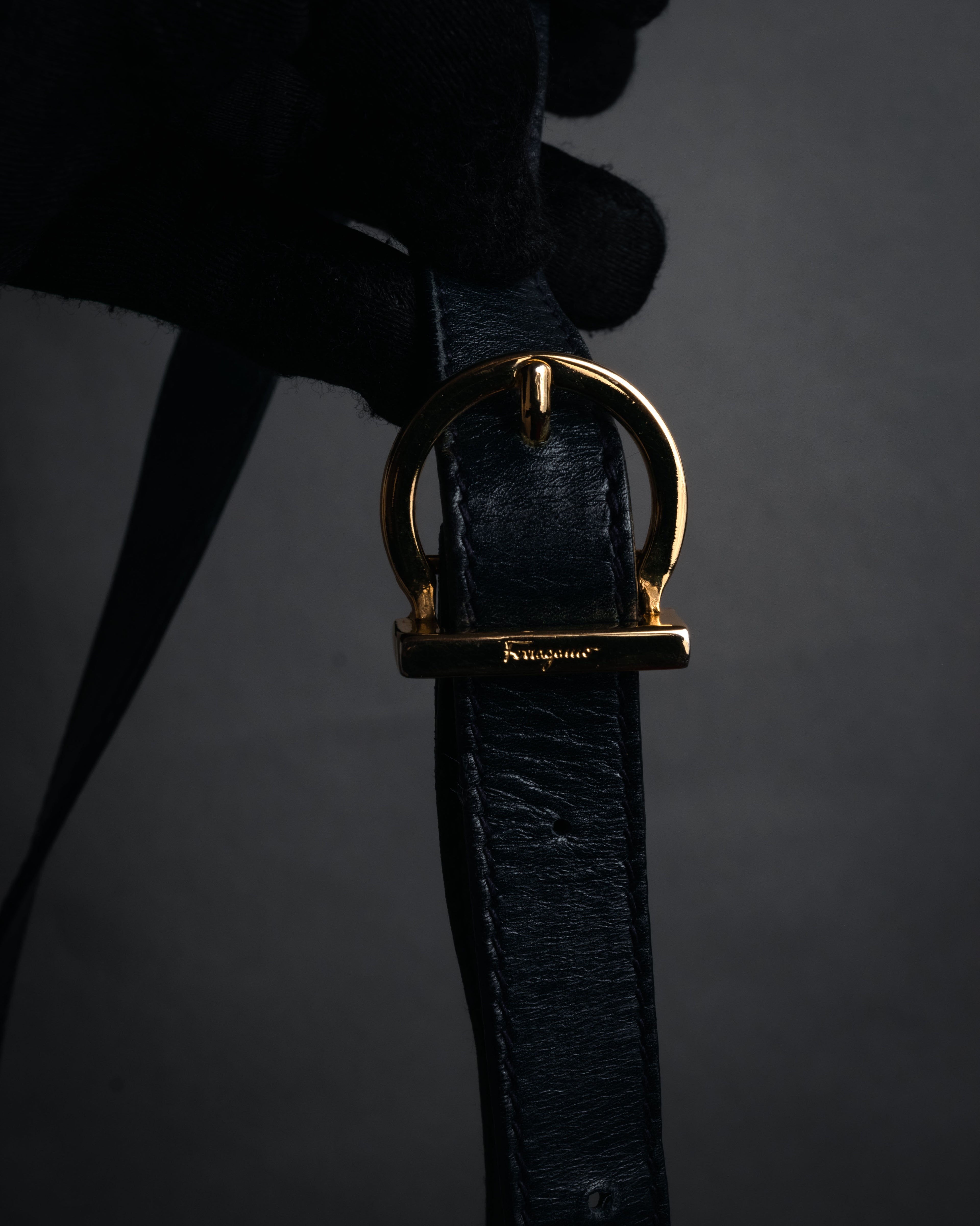“Salvatore Ferragamo” 90’s Vara ribbon box calf shoulder bag