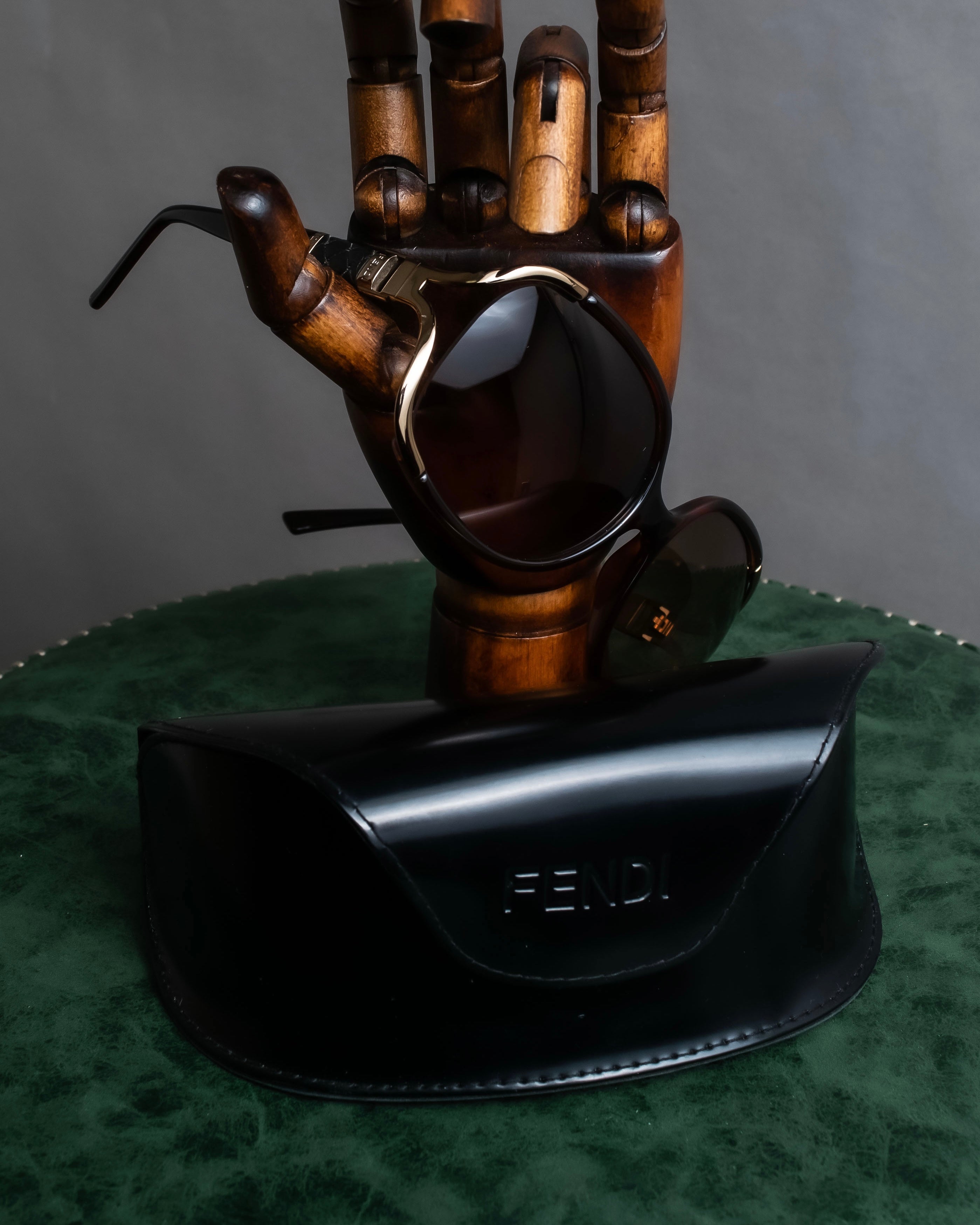 "FENDI" Oval frame tortoiseshell sunglasses