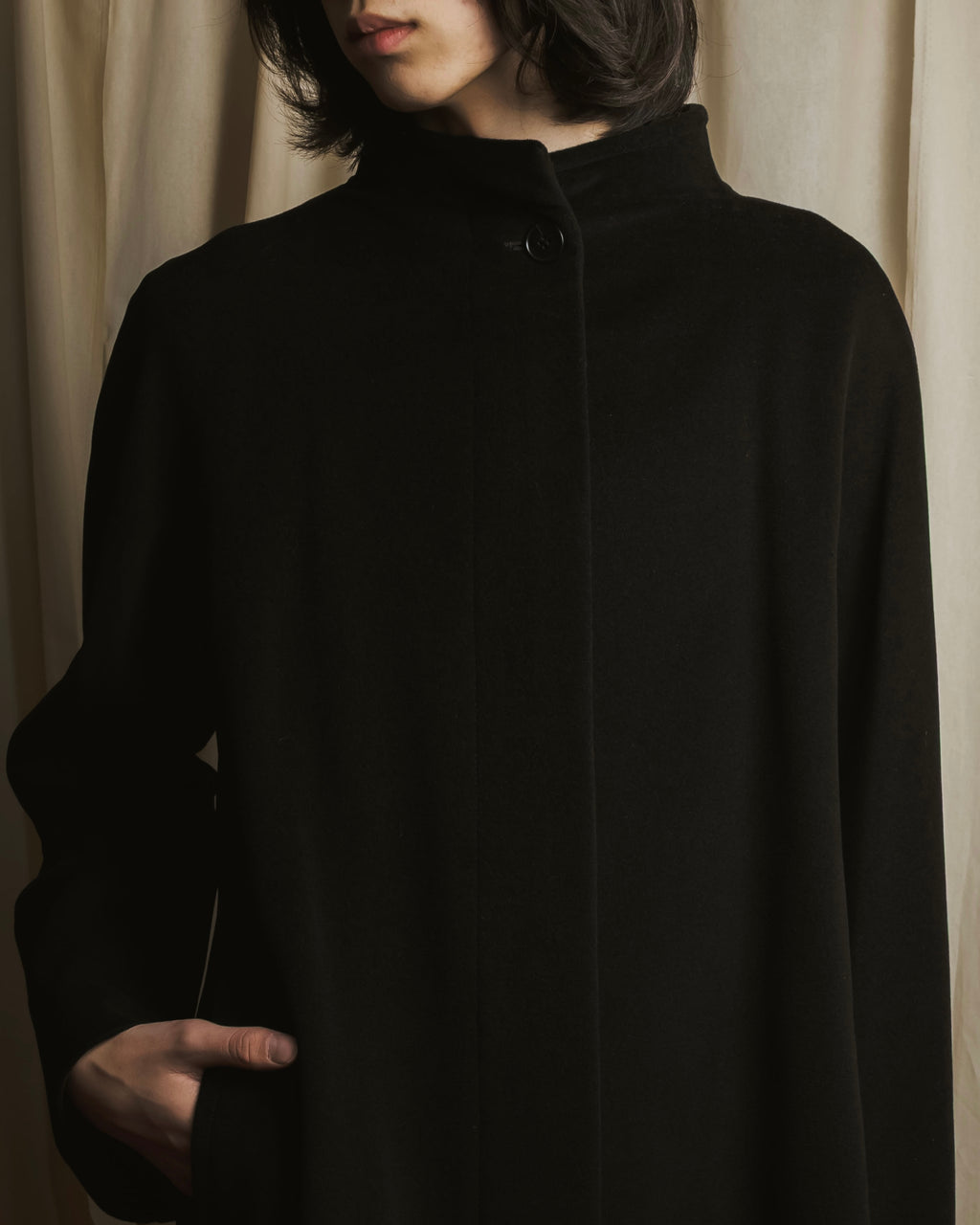 Abrigo con cuello alto y cinturón de los años 90-00 de Max Mara