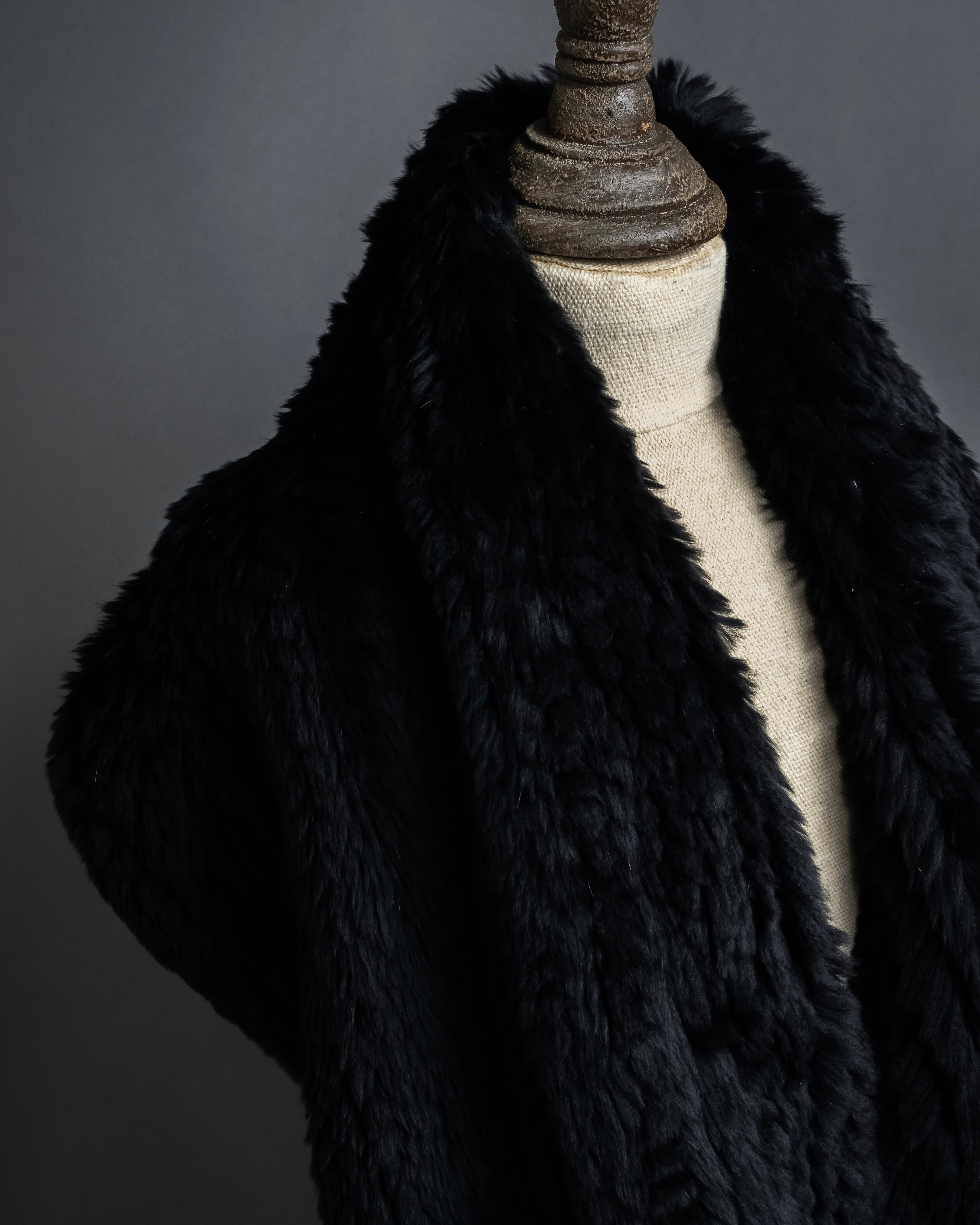 "CHOMBERT" Thick fringe design fur-like long muffler