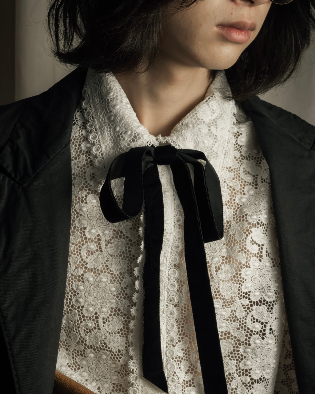 "GUCCI" Michele period floral lace design bow tie shirt