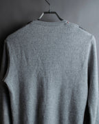 Diagonal deformed check rib knit.