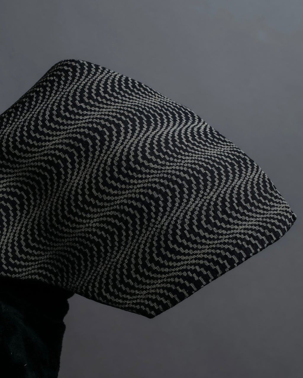 "GIORGIO ARMANI" Finely swaying wave pattern necktie