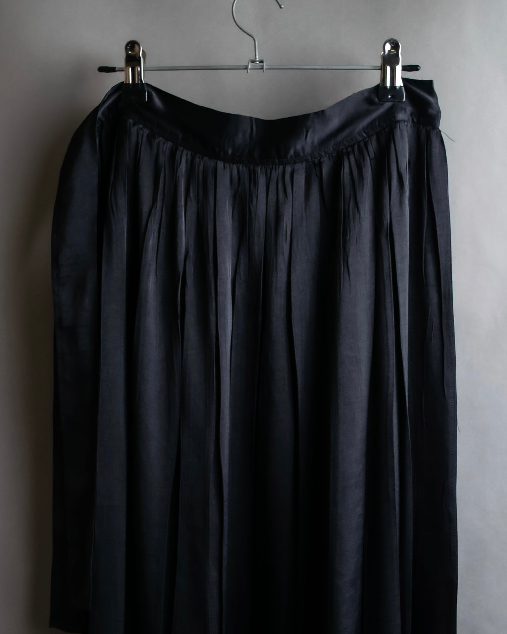 "ISSEY MIYAKE" Ribbon belt design pleats skirt